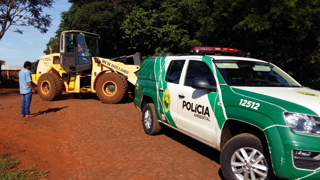 A Secretaria de Desenvolvimento Sustentável e Turismo e as equipes do Batalhão de Polícia Ambiental Força Verde aplicaram 930 autos de infração ambiental em 2019, em 190 municípios do Paraná, por desmatamento irregular (51%), posse ilegal ou maus tratos a animais (18%), efluentes industriais (17%) e pesca fora dos lugares permitidos por lei (5%). Cerca de 90% foi registrado pela polícia, o que resultou em mais de R$ 5 milhões em multas. Foto:Policia Ambiental