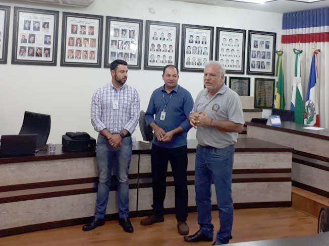 Gerente geral Rafael Malaguido, gerente regional Jacovassi e prefeito Paulo Wilson Mendes. Foto: Divulgação/Sanepar