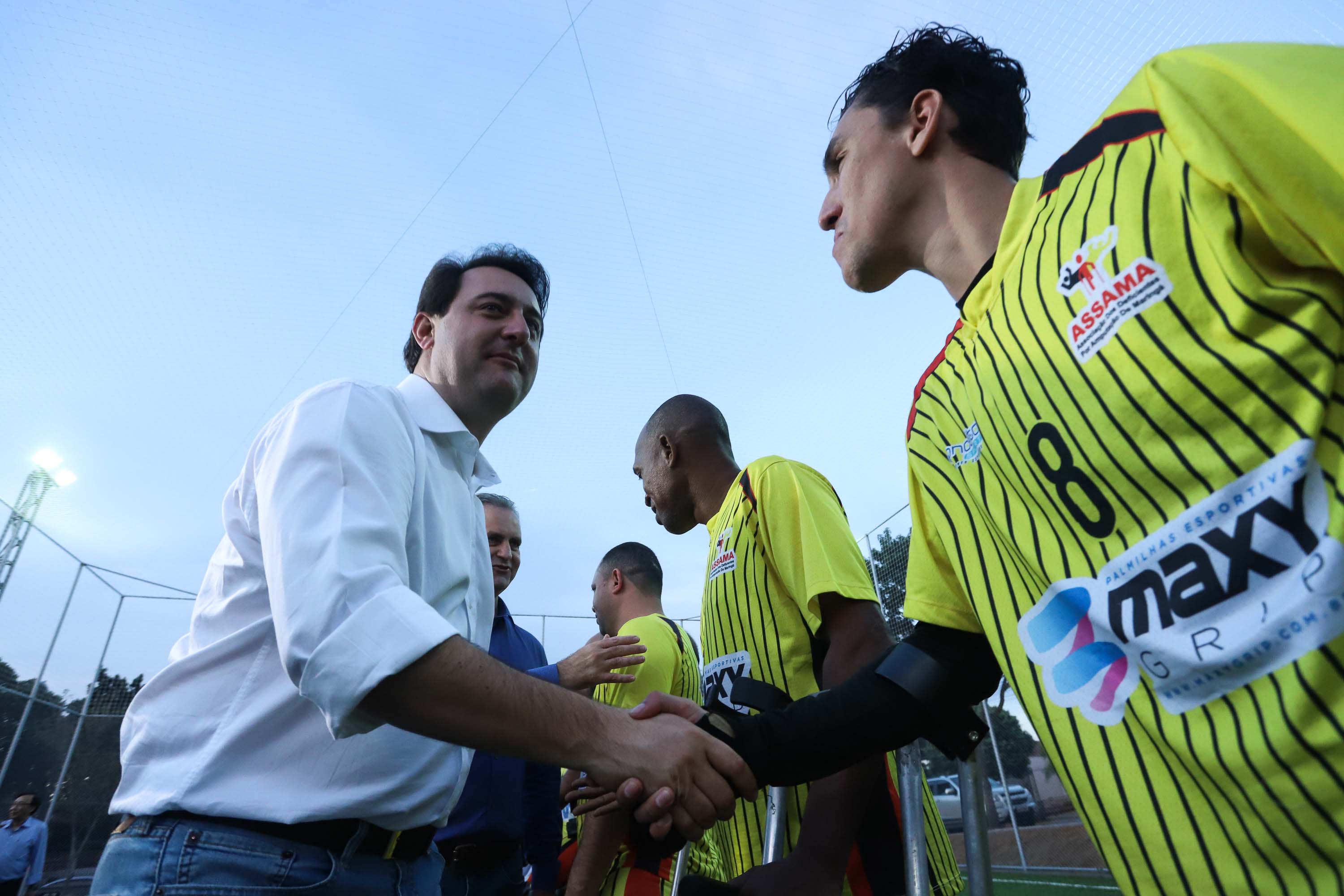 Moradores do Jardim Novo Oásis, em Maringá (Noroeste), ganharam nesta quinta-feira (16) um novo espaço de lazer. O governador Carlos Massa Ratinho Junior e o prefeito Ulisses Maia inauguraram a primeira de 30 unidade no município do programa Meu Campinho. Com 1,5 mil metros quadrados e investimento total de cerca de R$ 400 mil, o local conta com diversos aparelhos de lazer para pessoas de todas as idades.Foto: Rodrigo Felix Leal/ANPr
