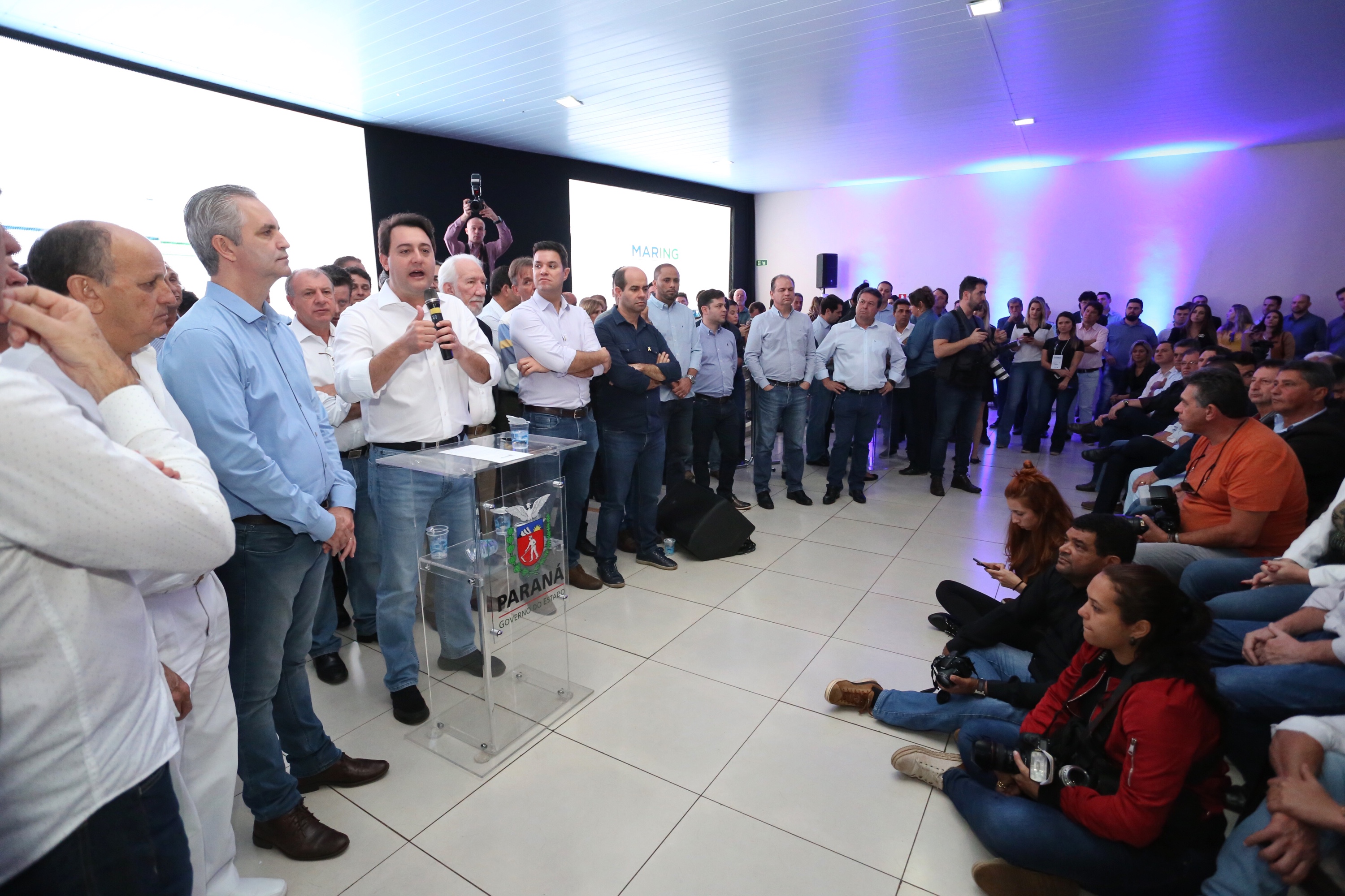 O Governo do Paraná concluiu nesta sexta-feira (17) a agenda em Maringá com a confirmação de R$ 41 milhões para ações e investimentos em 40 municípios da região Noroeste. O governador Carlos Massa Ratinho Junior recebeu prefeitos na 47ª Expoingá, no Parque Internacional de Exposições Francisco Feio Ribeiro. O encontro fez parte das ações em Maringá como sede administrativa do governo estadual. Foto:José Fernando Ogura/ANPr