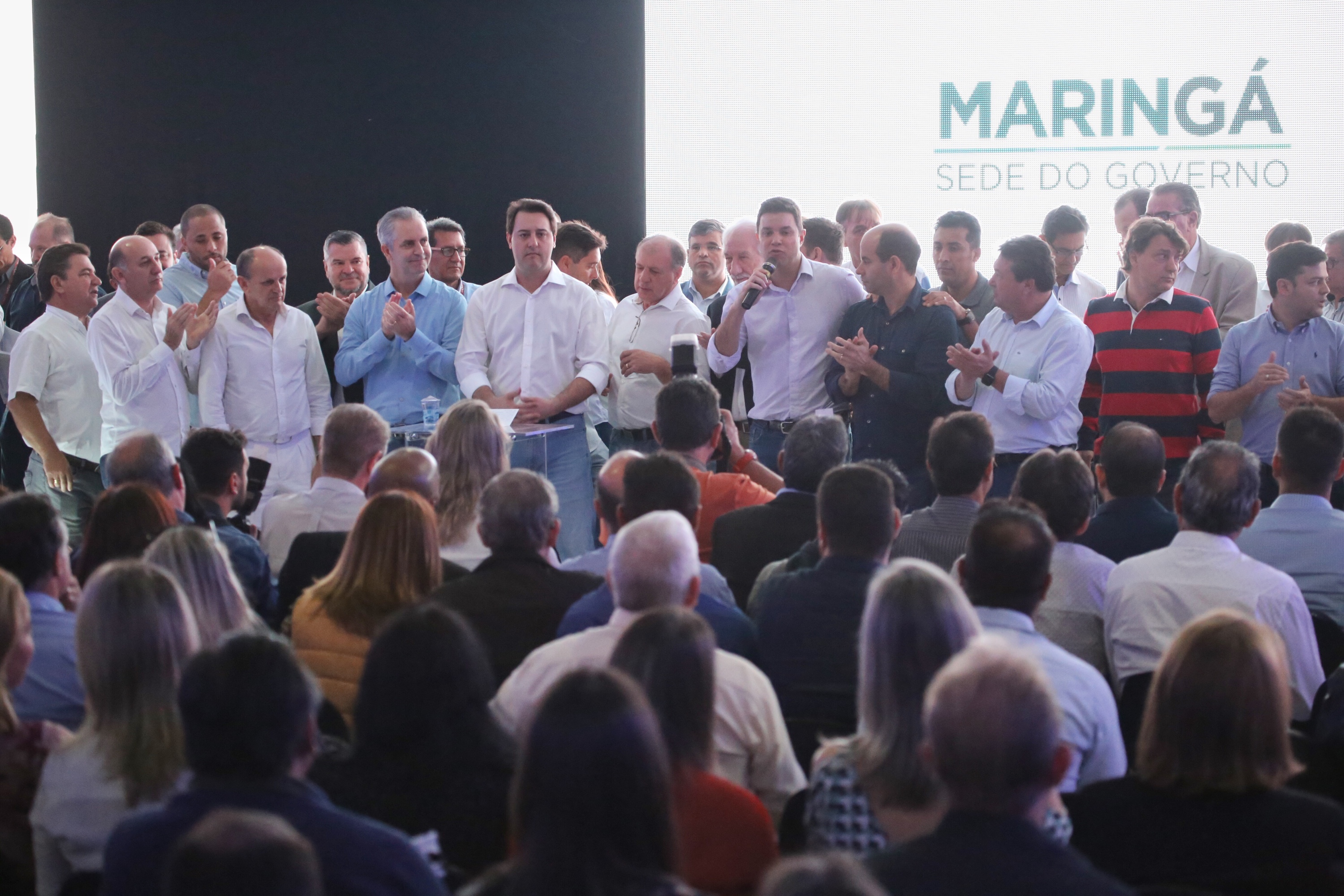 O Governo do Paraná concluiu nesta sexta-feira (17) a agenda em Maringá com a confirmação de R$ 41 milhões para ações e investimentos em 40 municípios da região Noroeste. O governador Carlos Massa Ratinho Junior recebeu prefeitos na 47ª Expoingá, no Parque Internacional de Exposições Francisco Feio Ribeiro. O encontro fez parte das ações em Maringá como sede administrativa do governo estadual. Foto:José Fernando Ogura/ANPr