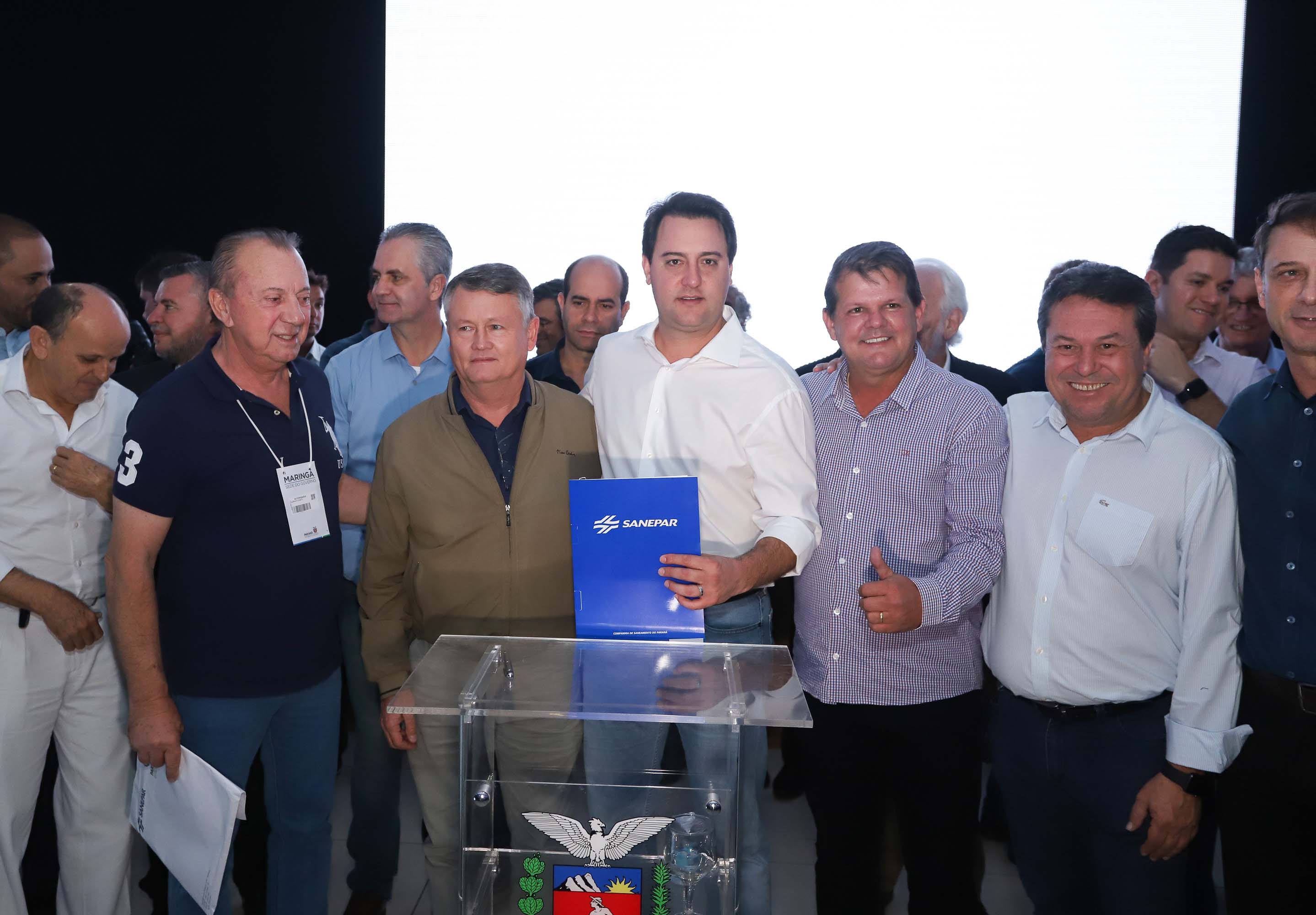 O Governo do Paraná concluiu nesta sexta-feira (17) a agenda em Maringá com a confirmação de R$ 41 milhões para ações e investimentos em 40 municípios da região Noroeste. O governador Carlos Massa Ratinho Junior recebeu prefeitos na 47ª Expoingá, no Parque Internacional de Exposições Francisco Feio Ribeiro. O encontro fez parte das ações em Maringá como sede administrativa do governo estadual. Foto: Rodrio Felix Leal/ANPr