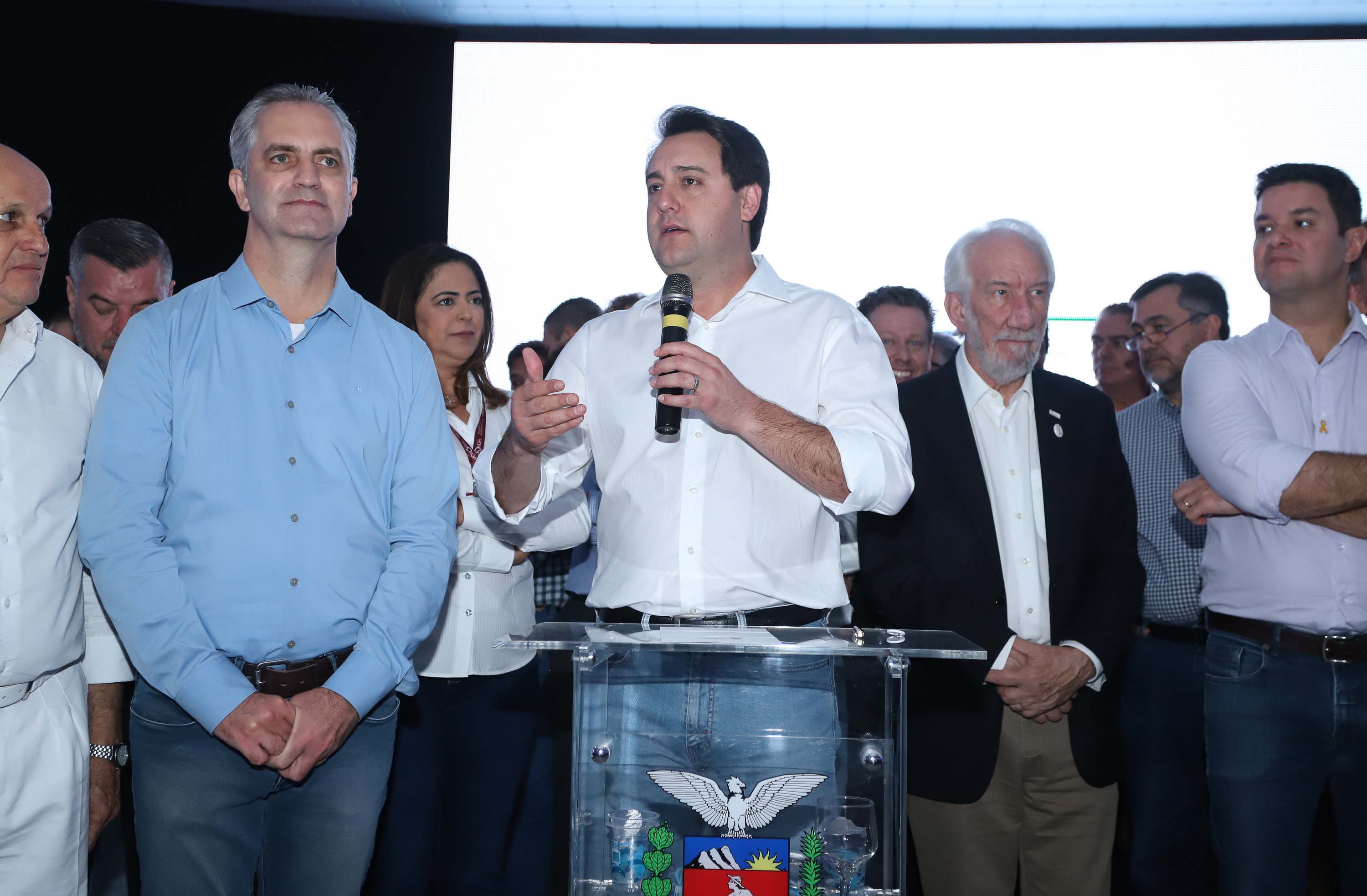 O Governo do Paraná concluiu nesta sexta-feira (17) a agenda em Maringá com a confirmação de R$ 41 milhões para ações e investimentos em 40 municípios da região Noroeste. O governador Carlos Massa Ratinho Junior recebeu prefeitos na 47ª Expoingá, no Parque Internacional de Exposições Francisco Feio Ribeiro. O encontro fez parte das ações em Maringá como sede administrativa do governo estadual. Foto: Rodrio Felix Leal/ANPr