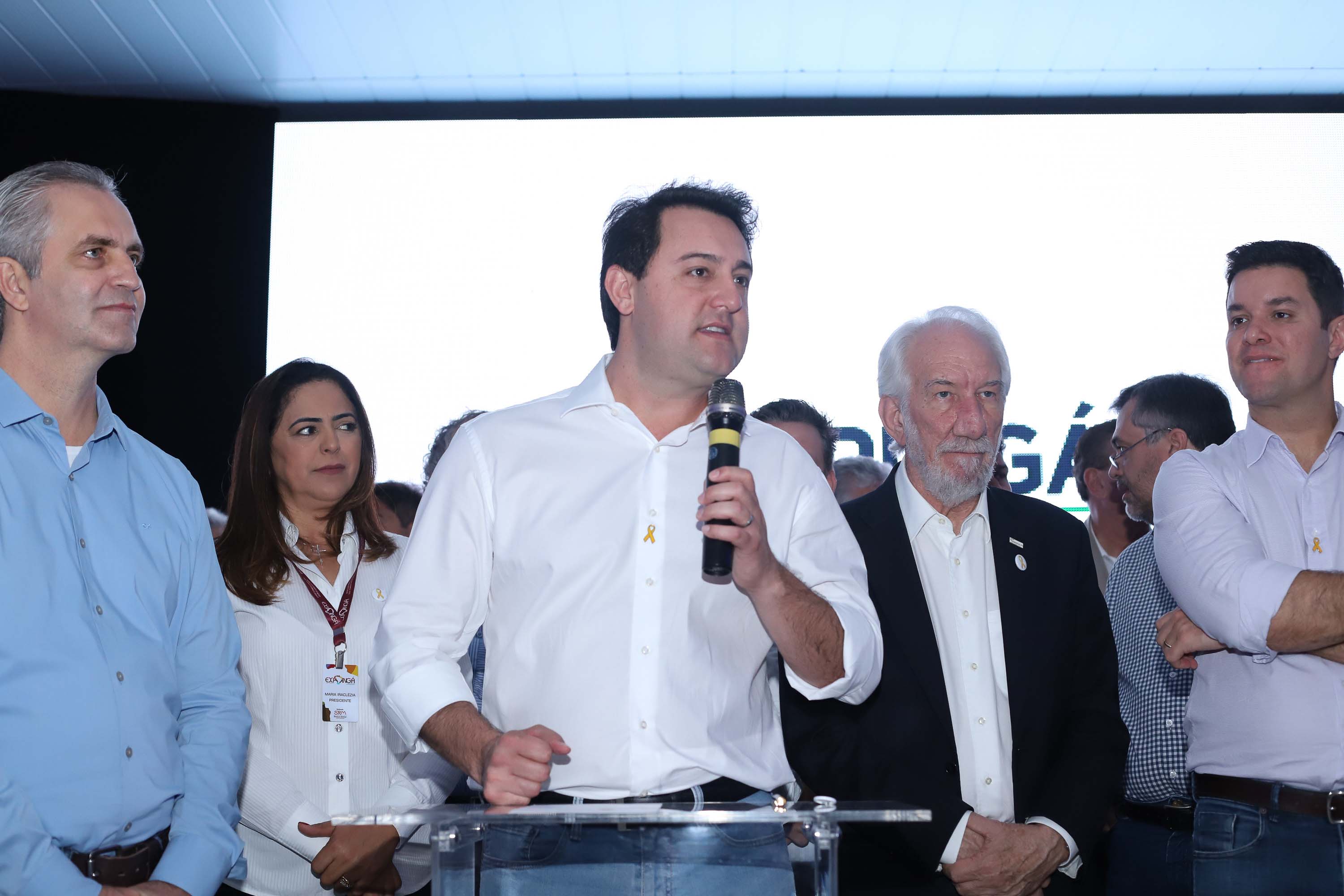 O Governo do Paraná concluiu nesta sexta-feira (17) a agenda em Maringá com a confirmação de R$ 41 milhões para ações e investimentos em 40 municípios da região Noroeste. O governador Carlos Massa Ratinho Junior recebeu prefeitos na 47ª Expoingá, no Parque Internacional de Exposições Francisco Feio Ribeiro. O encontro fez parte das ações em Maringá como sede administrativa do governo estadual. Foto: Rodrio Felix Leal/ANPr