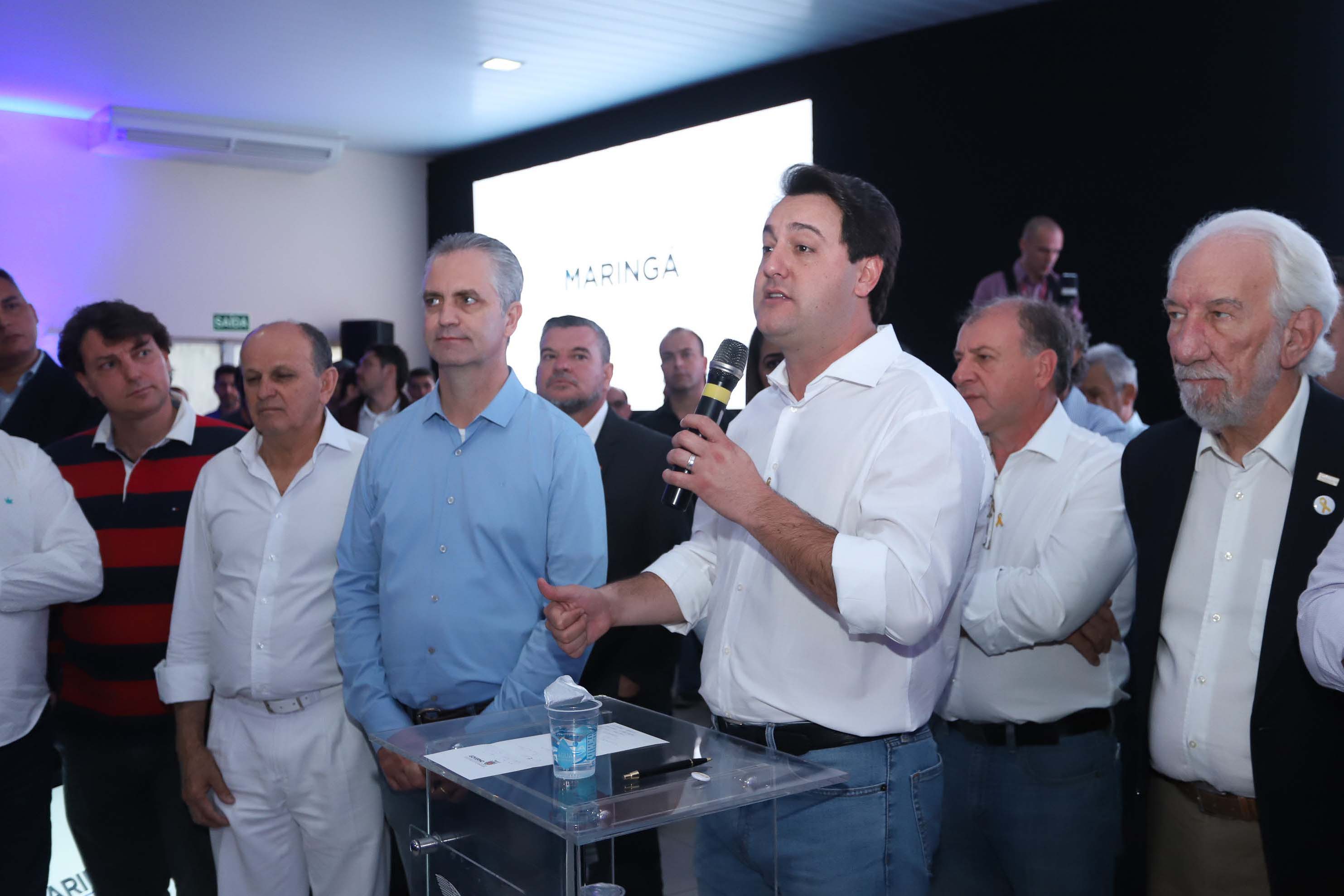 O Governo do Paraná concluiu nesta sexta-feira (17) a agenda em Maringá com a confirmação de R$ 41 milhões para ações e investimentos em 40 municípios da região Noroeste. O governador Carlos Massa Ratinho Junior recebeu prefeitos na 47ª Expoingá, no Parque Internacional de Exposições Francisco Feio Ribeiro. O encontro fez parte das ações em Maringá como sede administrativa do governo estadual. Foto: Rodrio Felix Leal/ANPr