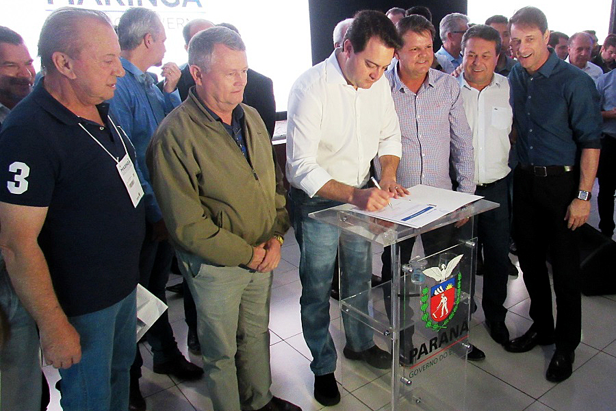 Governador Carlos Massa Ratinho Junior assina contrato de bonificação para seis prefeituras da região Noroeste
  Foto: Divulgação/Sanepar