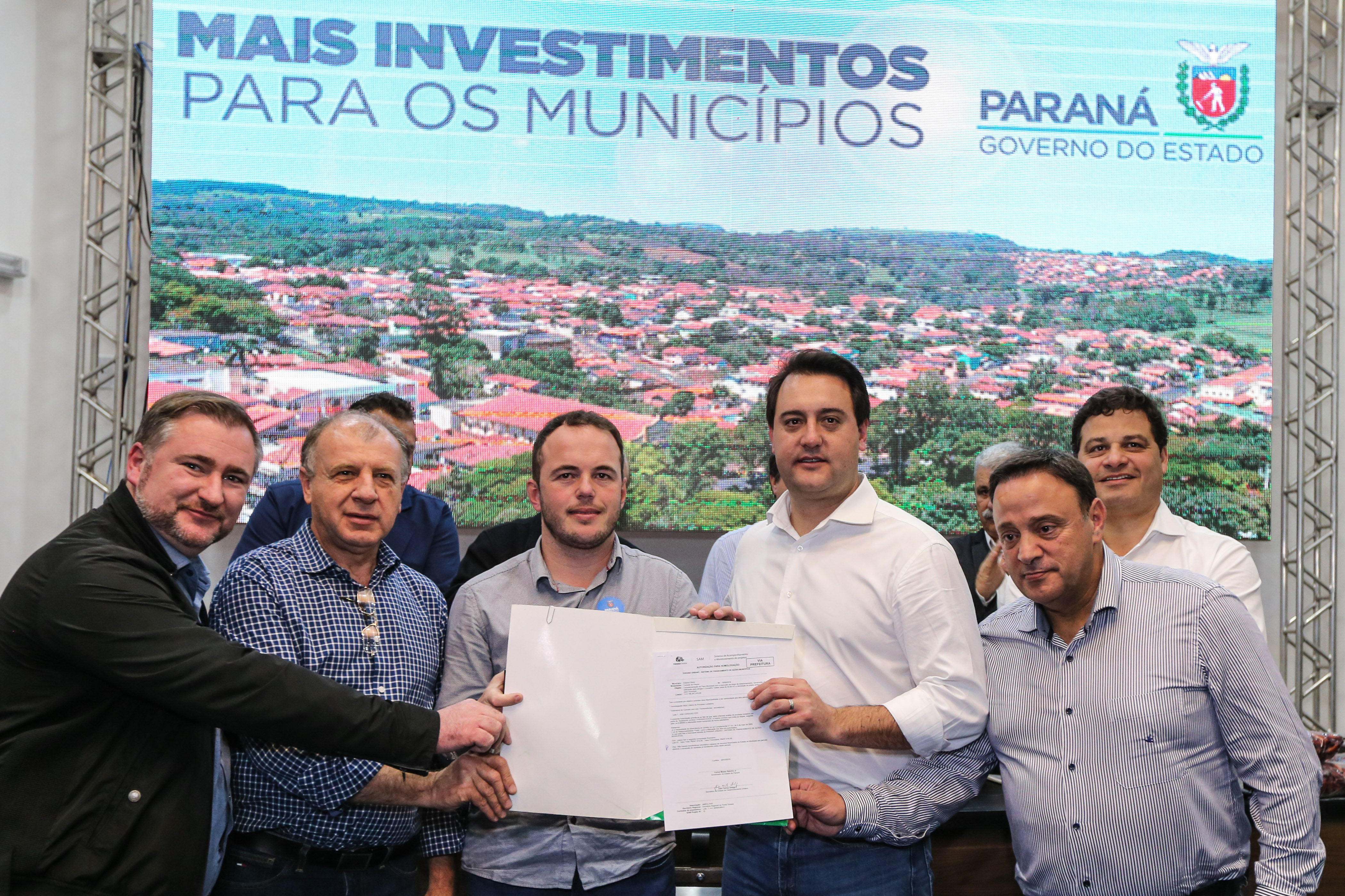 Governador Carlos Massa Ratinho Junior se reúne em Irati com os prefeitos do Centro-Sul do Paraná, e repassa recursos para investimentos em diversos municípios da região. O secretário do Desenvolvimento Urbano e Obras Públicas, João Carlos Ortega, também participa do encontro. - Irati, 07/06/2019 - Foto: Geraldo Bubniak/ANPr