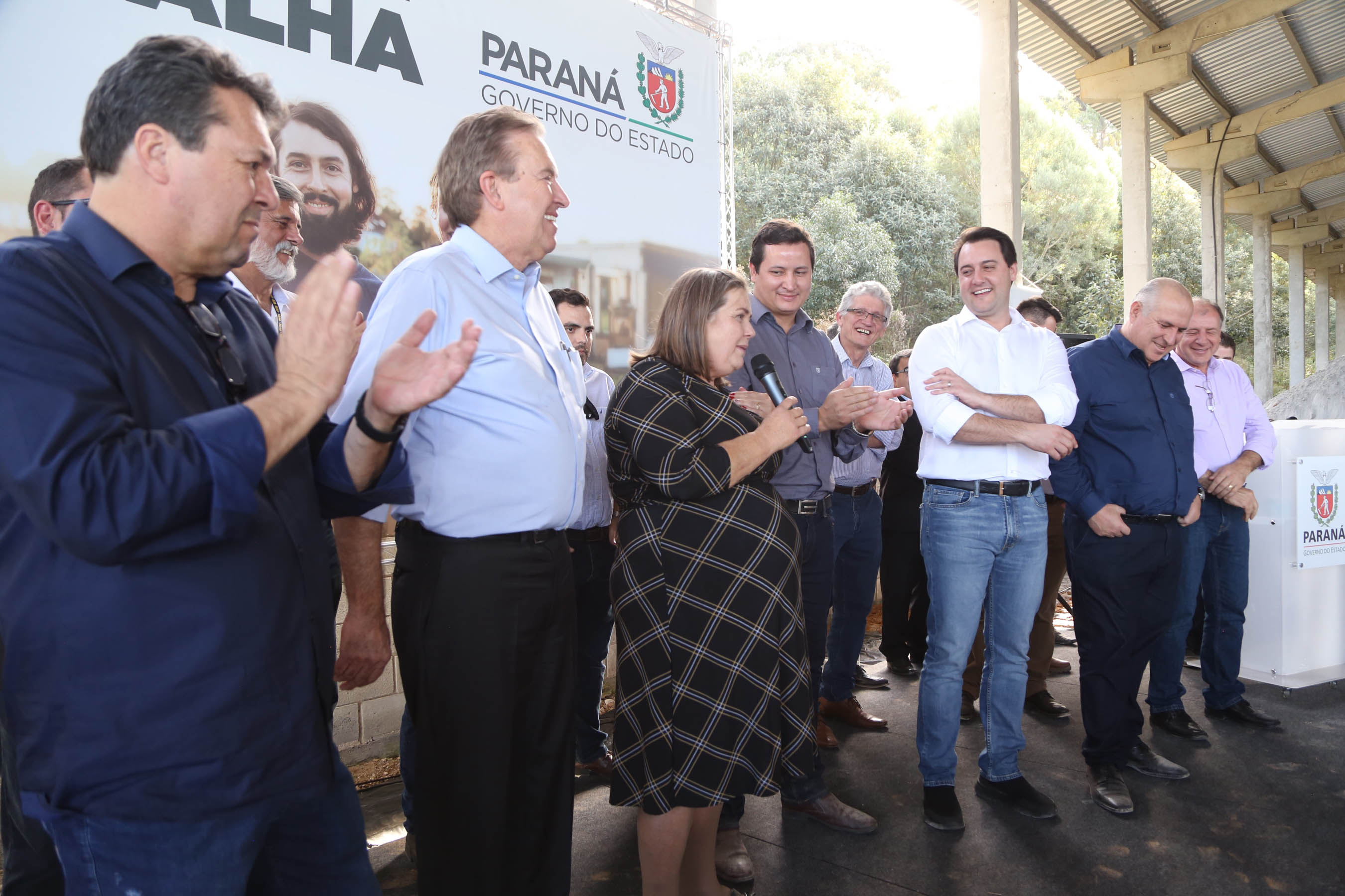 Governador Carlos Massa Ratinho Junior, durante solenidade realizada no município de Quitandinha, na Região Metropolitana de Curitiba, entregou títulos de regularização fundiária para 59 pequenos produtores rurais e confirmou recursos para a prefeitura adquirir equipamento rodoviário e veículo para uso na administração - Quitandinha, 13/06/2019 - Foto: José Fernando Ogura/ANPr