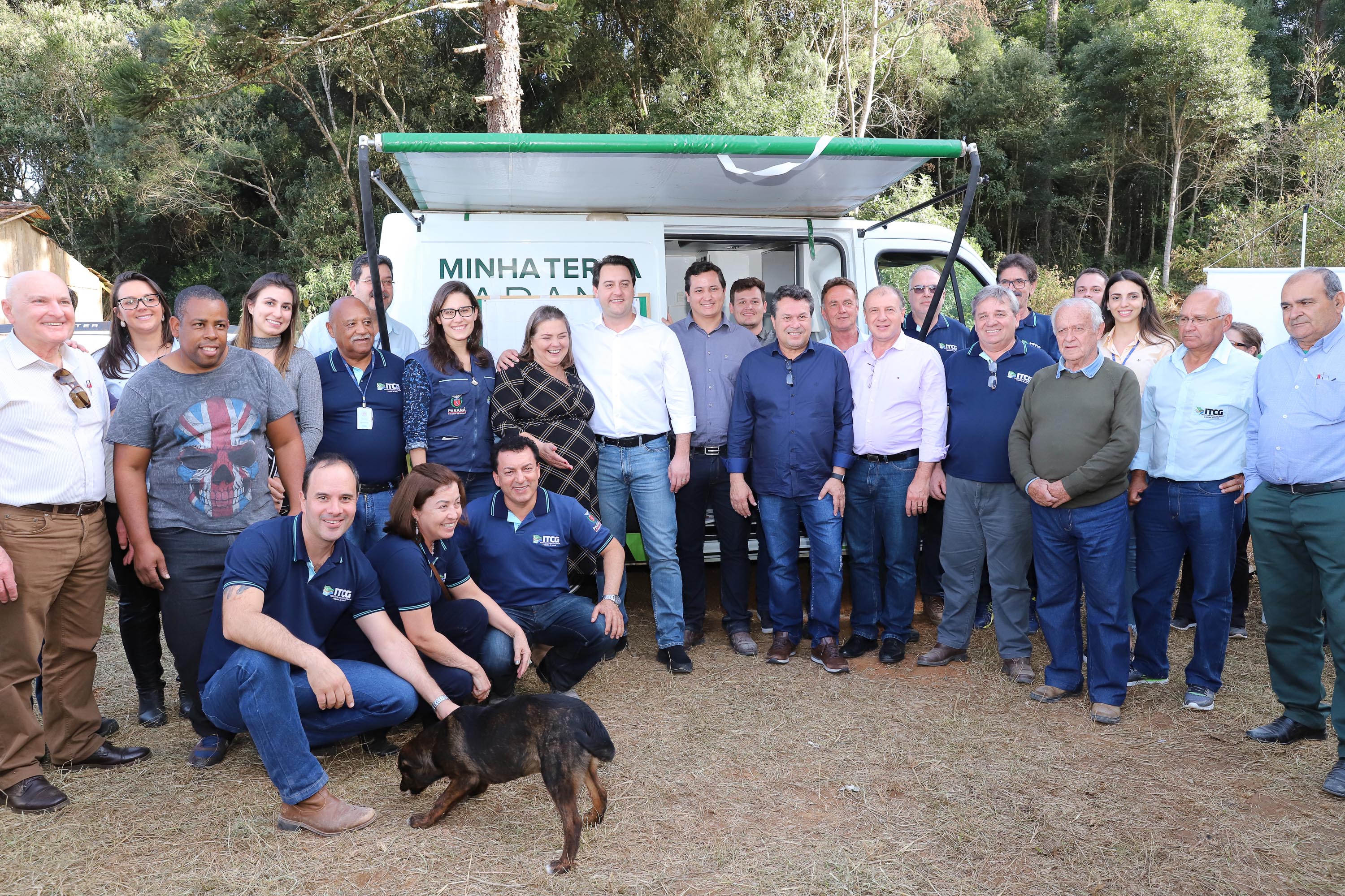 Governador Carlos Massa Ratinho Junior, durante solenidade realizada no município de Quitandinha, na Região Metropolitana de Curitiba, entregou títulos de regularização fundiária para 59 pequenos produtores rurais e confirmou recursos para a prefeitura adquirir equipamento rodoviário e veículo para uso na administração - Quitandinha, 13/06/2019 - Foto: Rodrigo Félix Leal/ANPr