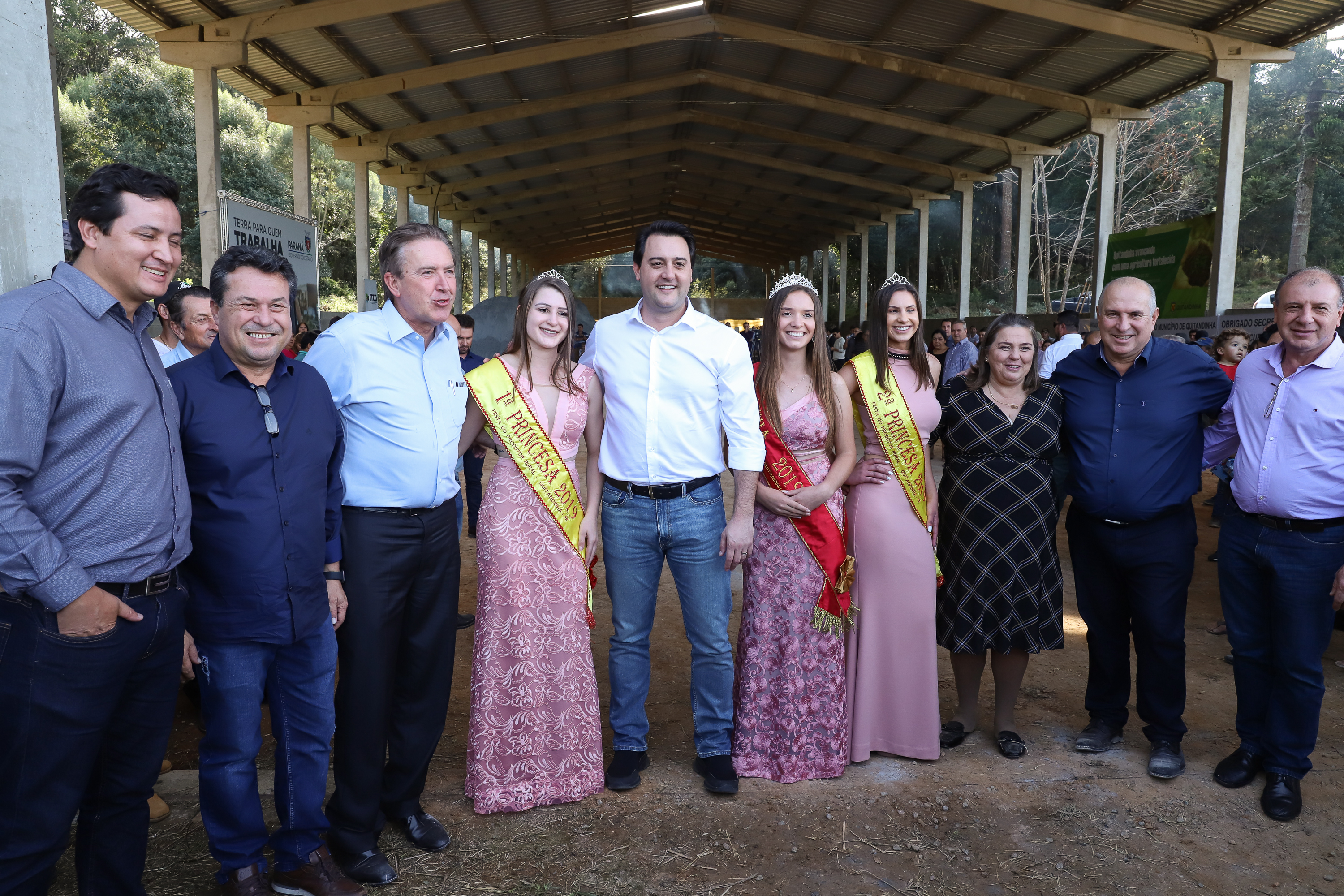 Governador Carlos Massa Ratinho Junior, durante solenidade realizada no município de Quitandinha, na Região Metropolitana de Curitiba, entregou títulos de regularização fundiária para 59 pequenos produtores rurais e confirmou recursos para a prefeitura adquirir equipamento rodoviário e veículo para uso na administração - Quitandinha, 13/06/2019 - Foto: Rodrigo Félix Leal/ANPr
