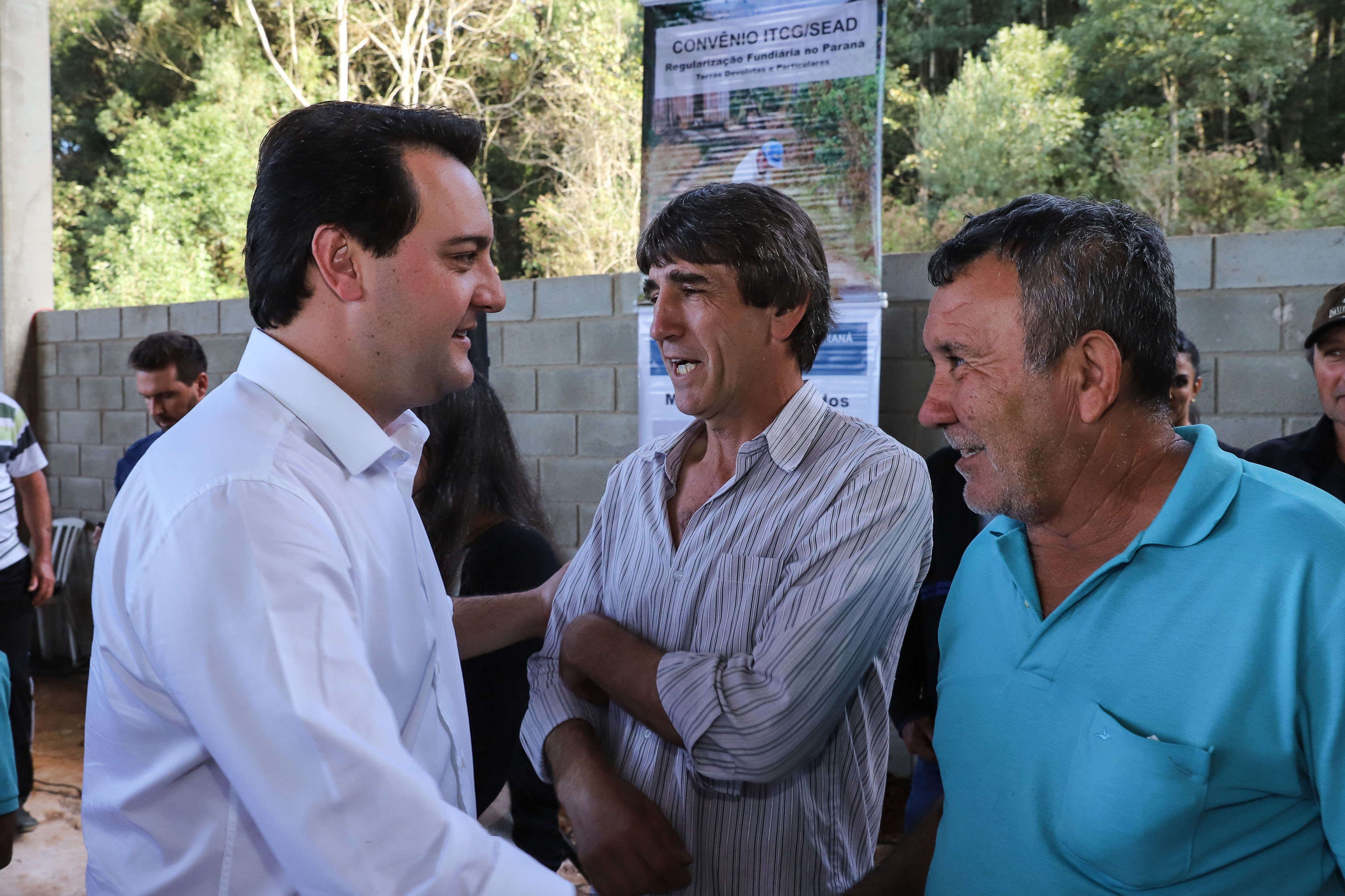 Governador Carlos Massa Ratinho Junior, durante solenidade realizada no município de Quitandinha, na Região Metropolitana de Curitiba, entregou títulos de regularização fundiária para 59 pequenos produtores rurais e confirmou recursos para a prefeitura adquirir equipamento rodoviário e veículo para uso na administração - Quitandinha, 13/06/2019 - Foto: Rodrigo Félix Leal/ANPr