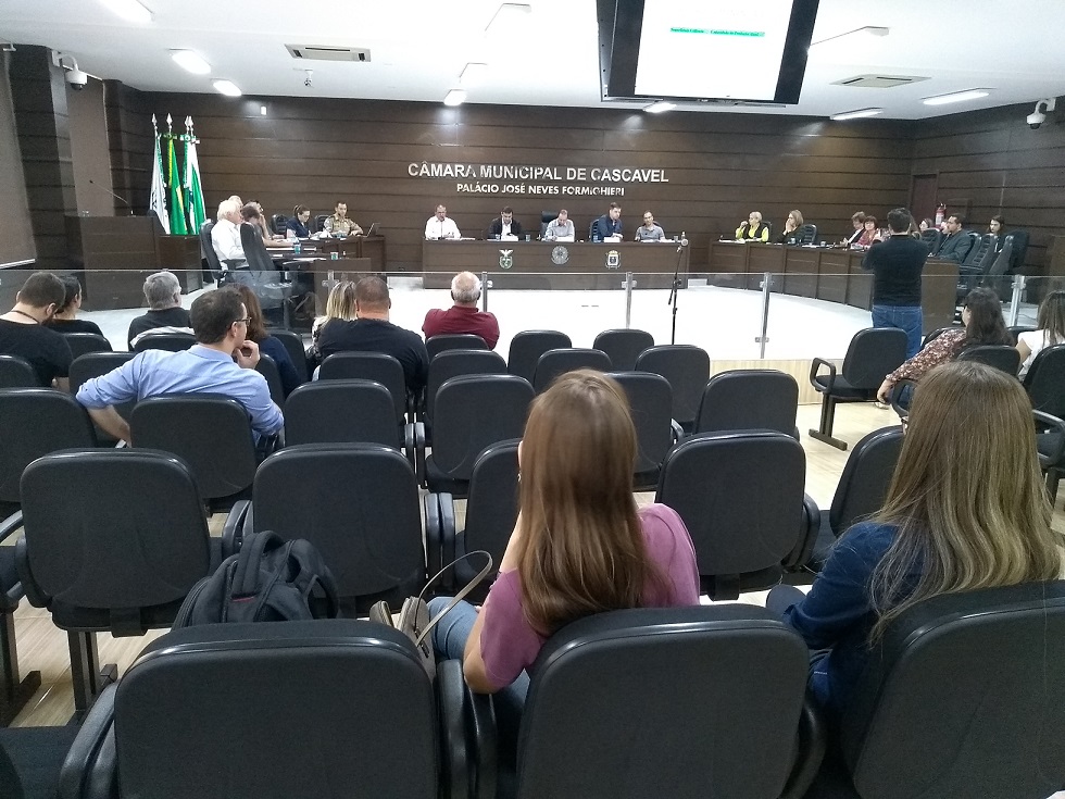A nova captação de água no Rio São José em Cascavel foi tema de audiência pública na tarde de quinta-feira (13), na Câmara de Vereadores, com a participação do gerente geral da Sanepar, Renato Mayer Bueno. O evento foi proposto pelas comissões de Direito do Consumidor (CDC) e de Meio Ambiente (CMA) da Câmara.  -  Cascavel, 13/06/2019  -  Foto: Divulgação Sanepar