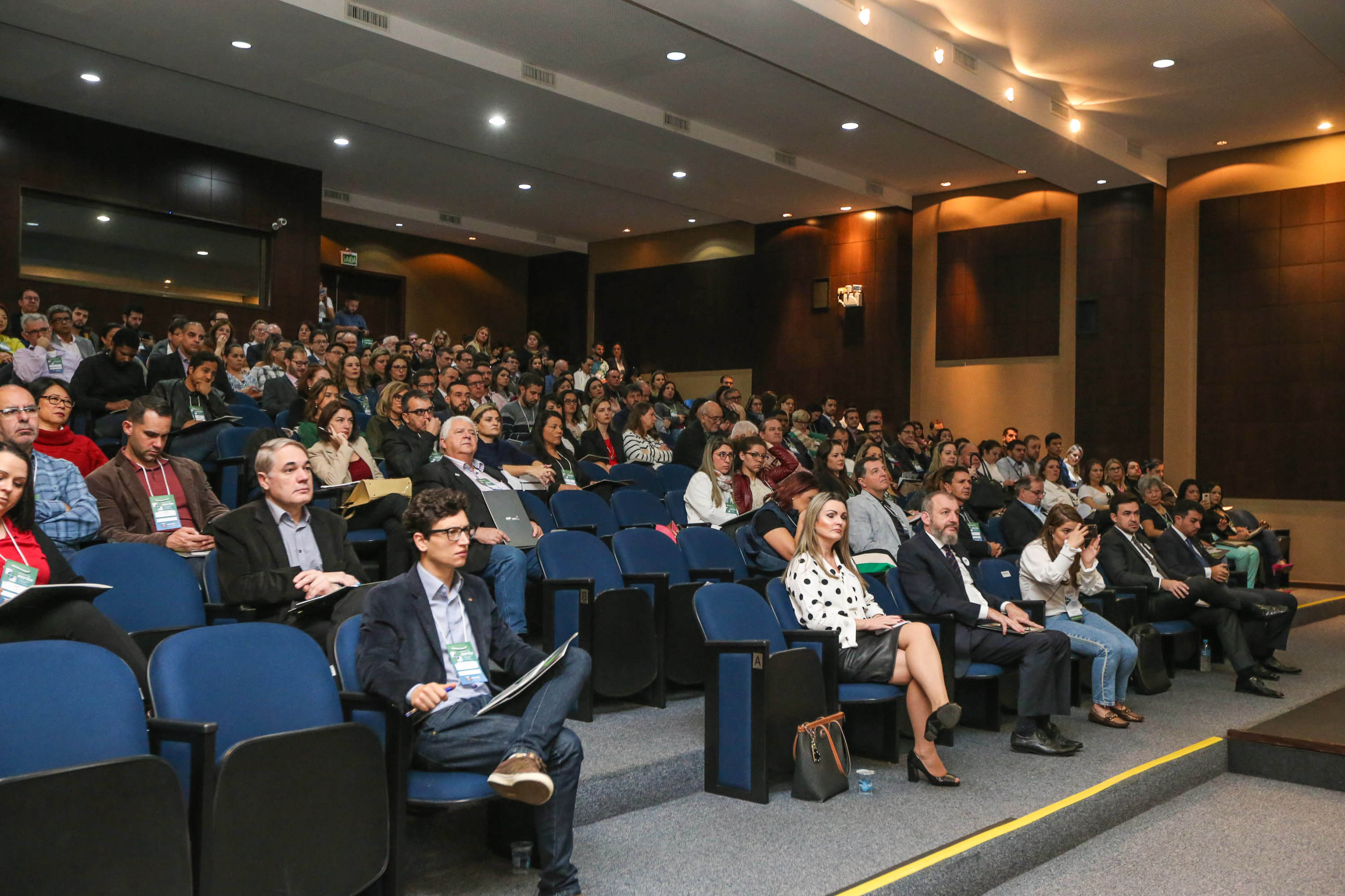 O controlador-geral do Estado, Raul Siqueira, na abertura dos painéis apresentando a recém-aprovada Lei Estadual, que regulamenta o Programa de Integridade e Compliance, durante I Simpósio de Combate à Corrupção na Administração Pública na Sede da OAB em Curitiba.  Curitiba, 14/06/2019 -  Foto: Geraldo Bubniak/ANPr