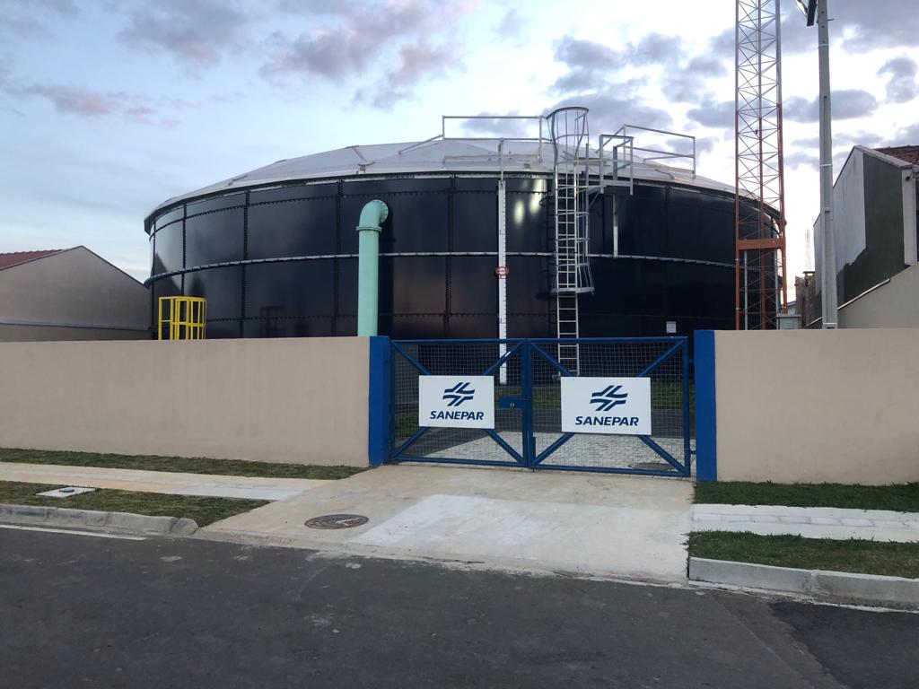 A Sanepar concluiu em Irati a construção de um novo reservatório com capacidade para armazenar 1,6 milhão de litros de água tratada. Com isso, o volume total de reservação do sistema foi ampliado em 60%, o que deve contribuir para o abastecimento da cidade pelos próximos 30 anos. -  Foto: Divulgação Sanepar