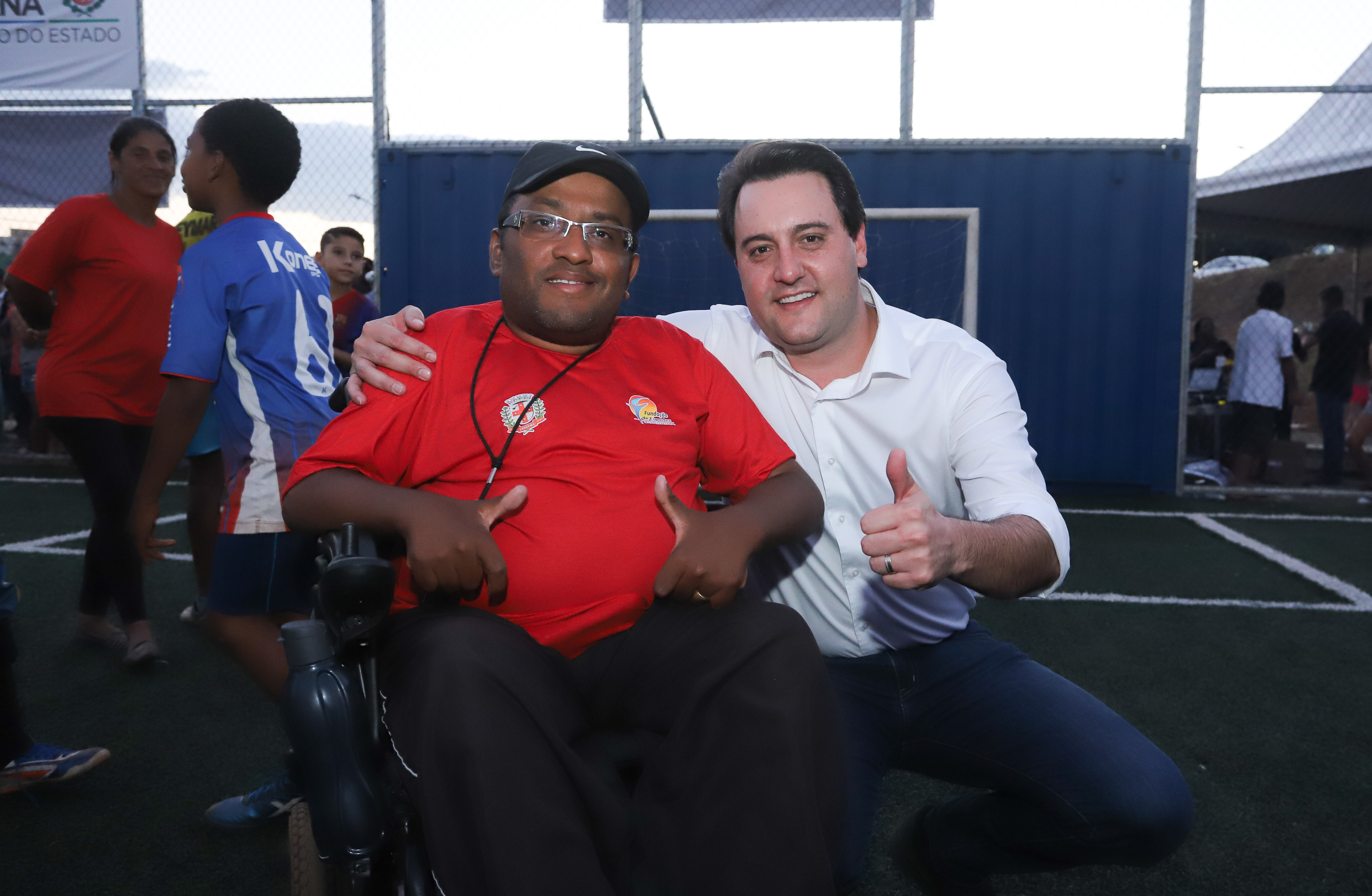 Londrina, no Norte do Paraná, ganhou uma unidade do projeto Arena Multiuso, espaço para atividades esportivas e de recreação, implantado pelo Governo do Estado, em parceria com o município. Instalada no conjunto residencial Vista Bela, a unidade foi entregue à comunidade pelo governador Carlos Massa Ratinho Junior, nesta quinta-feira (20). - Londrina, 20/06/2019 - Foto: Rodrigo Félix Leal/ANPr