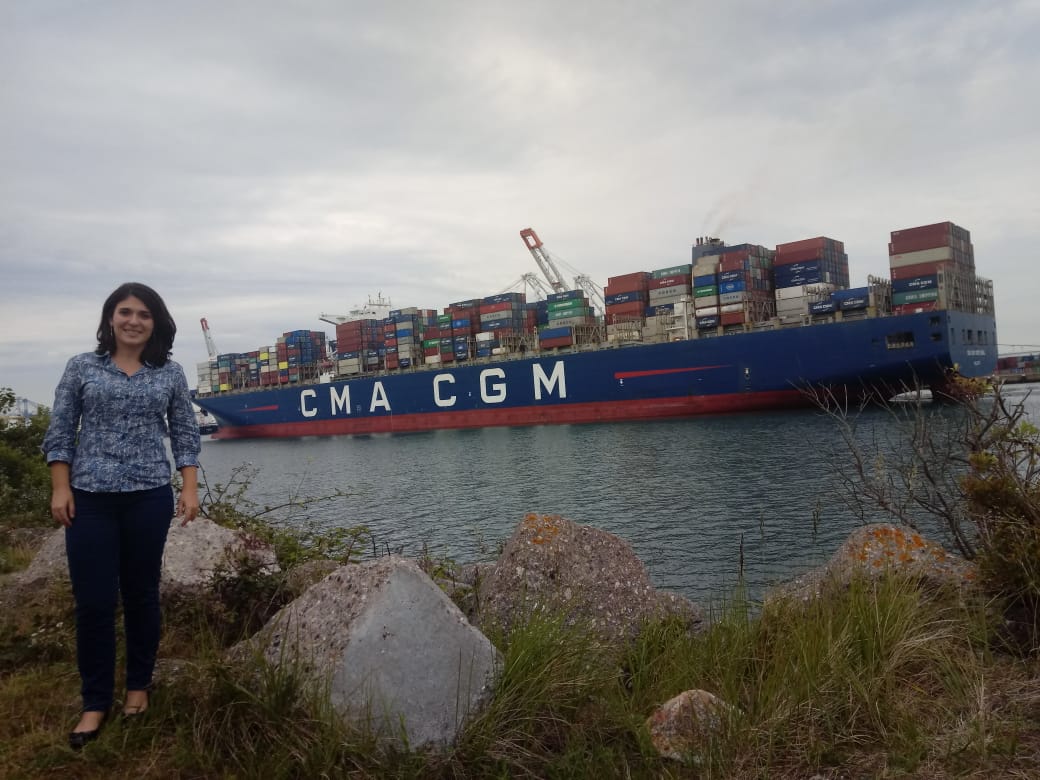 Após vencer concurso interno entre as funcionárias da empresa Portos do Paraná, a bióloga Jaqueline Dittrich participa de um curso de Gestão Portuária exclusivo para Mulheres, em Le Havre  -  Paranaguá, 14/06/2019  -  Foto: Arquivo Pessoal Jaqueline Dittrich