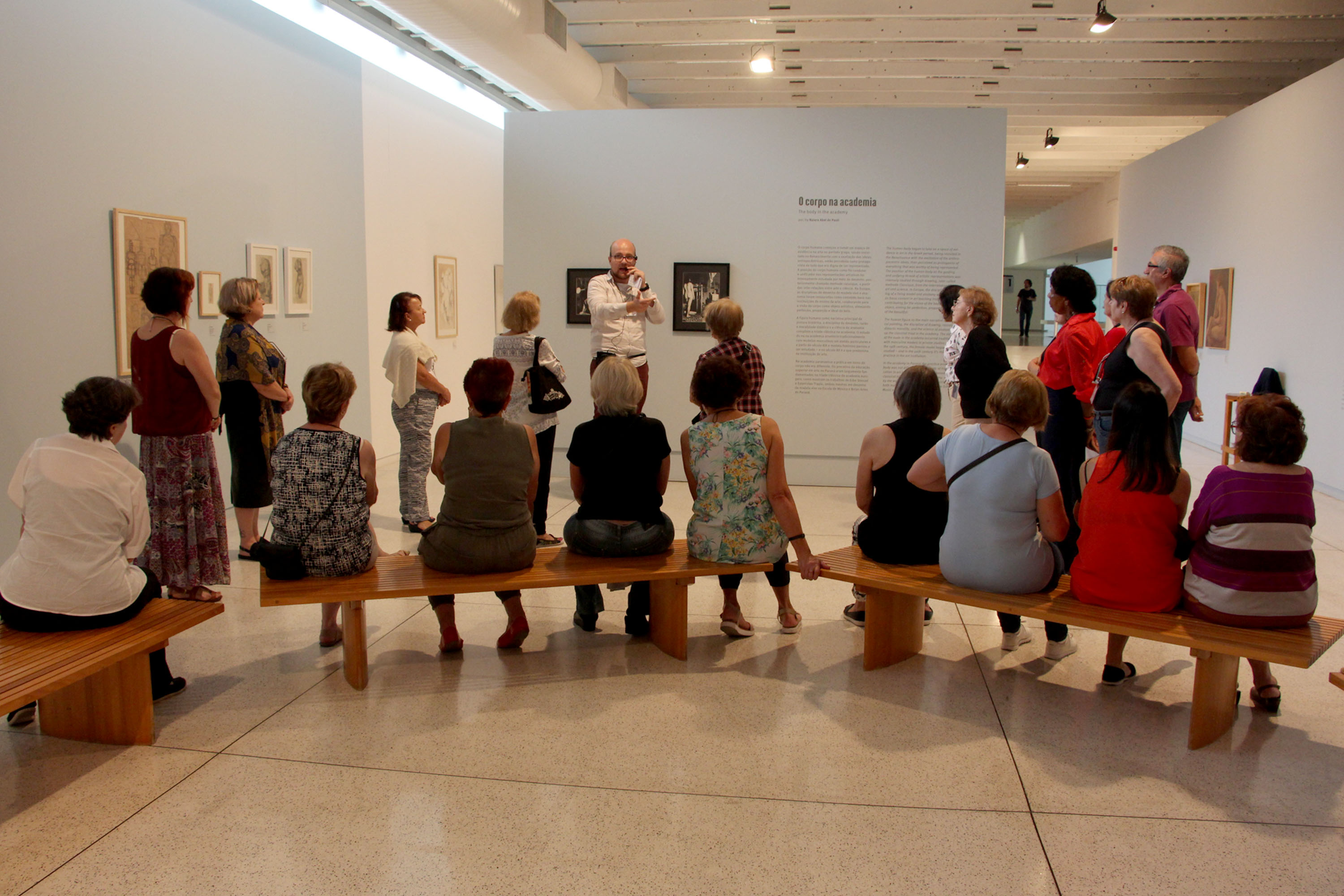 Atividade do programa Arte para Maiores propõe reflexão sobre originalidade e tempo  -  Foto: Maita Franco/Divulgação MON