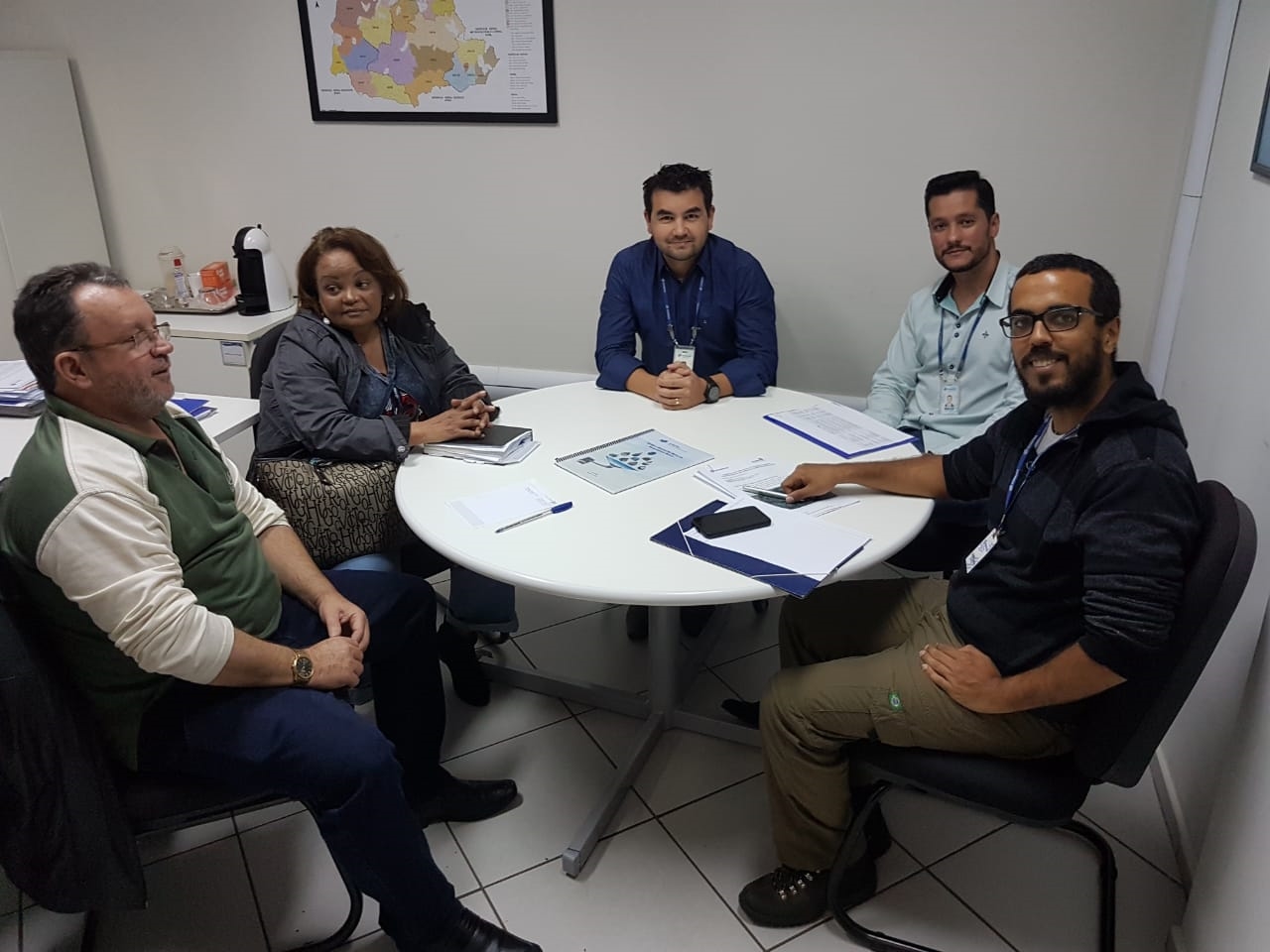 Representantes da Fundação Nacional de Saúde (Funasa) estiveram nesta semana no Paraná para conhecer o programa de saneamento rural da Sanepar, que pode ser considerado referência devido aos resultados apresentados. Na foto, Equipe da Funasa com técnicos de projetos e obras da Sanepar, em Maringá  -  Curitiba, 28/06/2019  -  Foto: Divulgação Sanepar