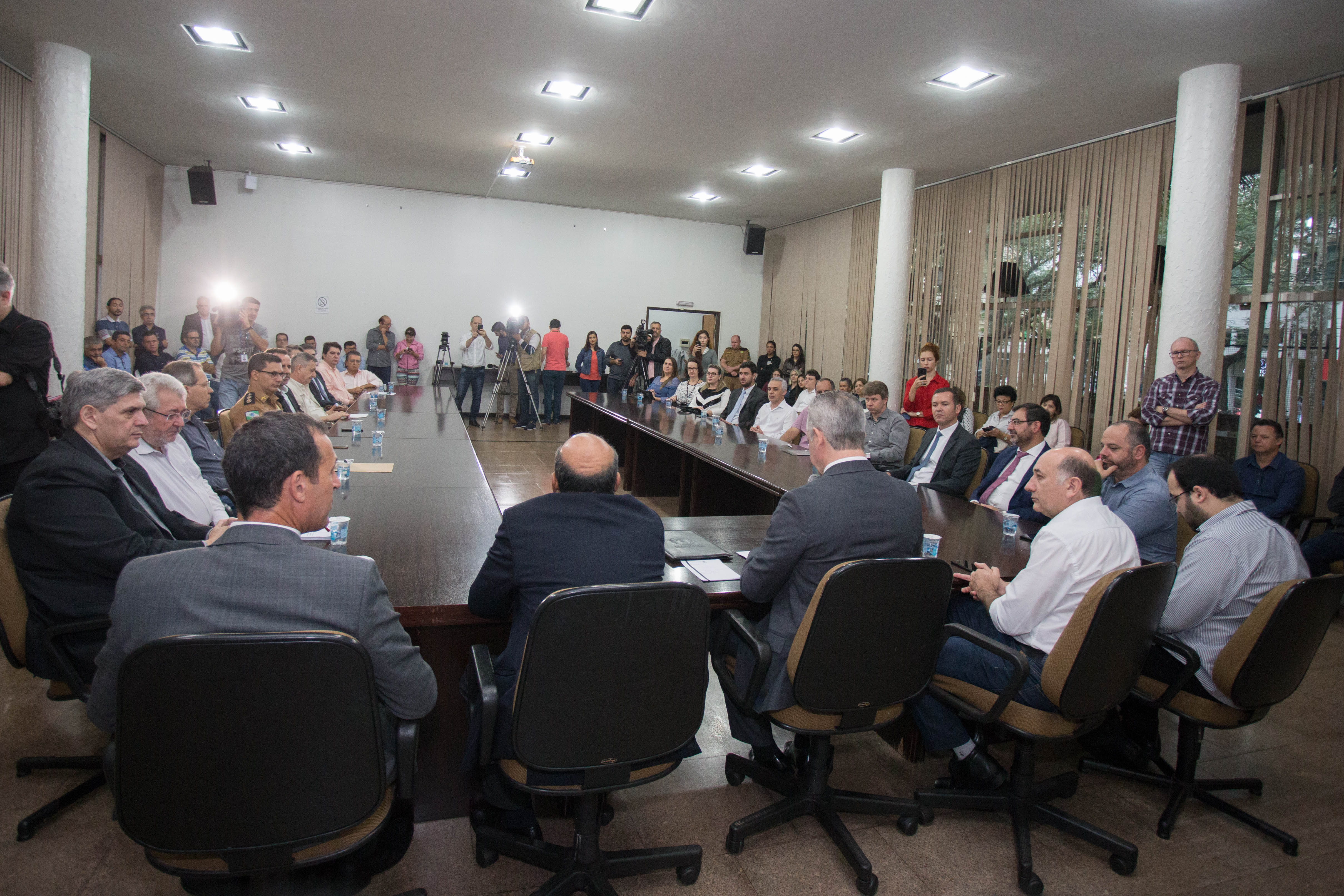 A Receita Estadual do Paraná e a Prefeitura de Maringá firmaram nesta quarta-feira (03) uma parceria que vai aprimorar a fiscalização e promover uma concorrência mais saudável entre os postos de combustível da cidade.  -  Maringá, 03/07/2019  -  Foto: Vivian Silva/Divulgação SEFA