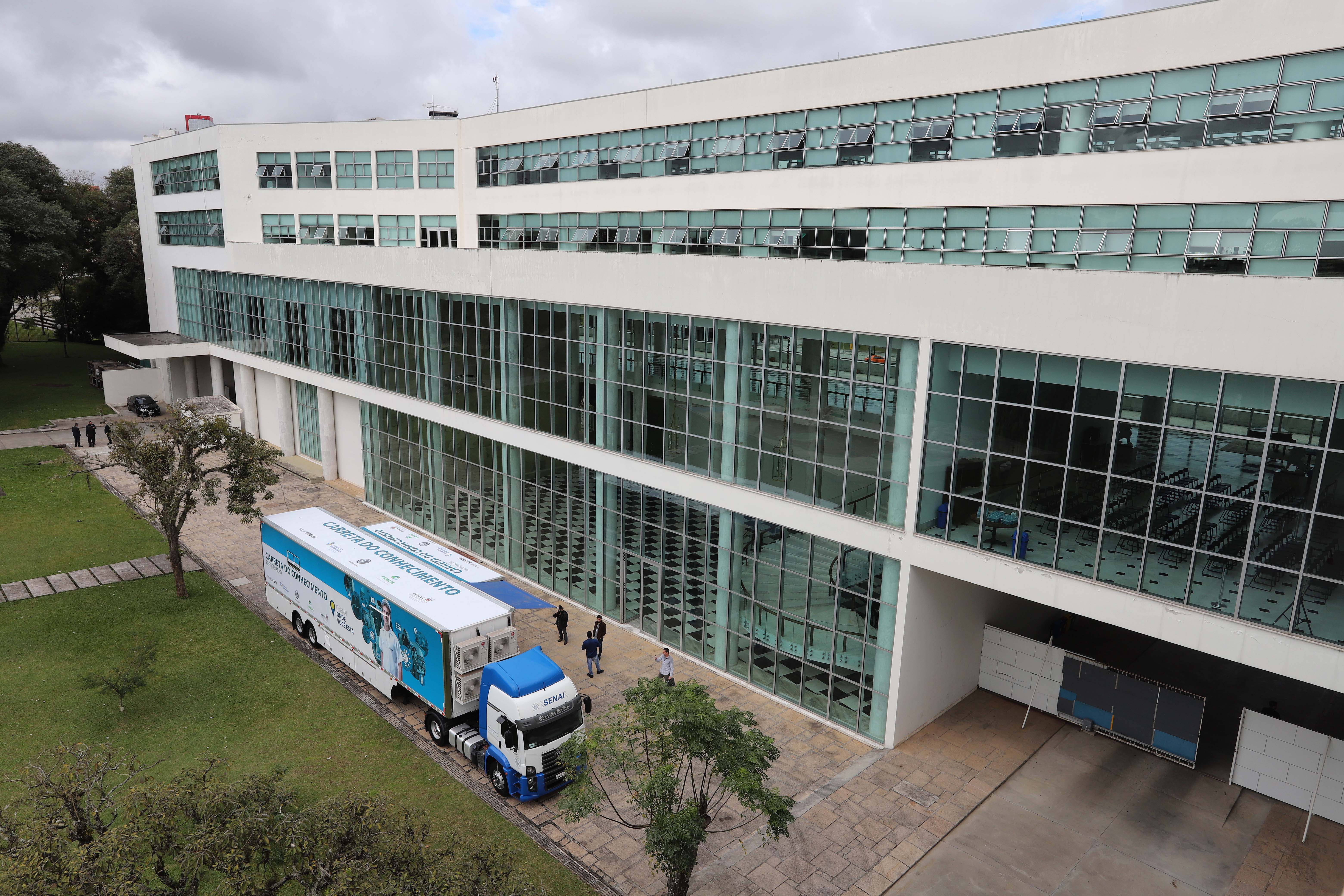 O bairro Uberaba, em Curitiba, será o primeiro do Paraná a receber o projeto Carretas do Conhecimento, idealizado pelo Governo do Paraná, através da Secretaria da Justiça, Família e Trabalho, em parceria com a Volkswagen e o Senai-PR