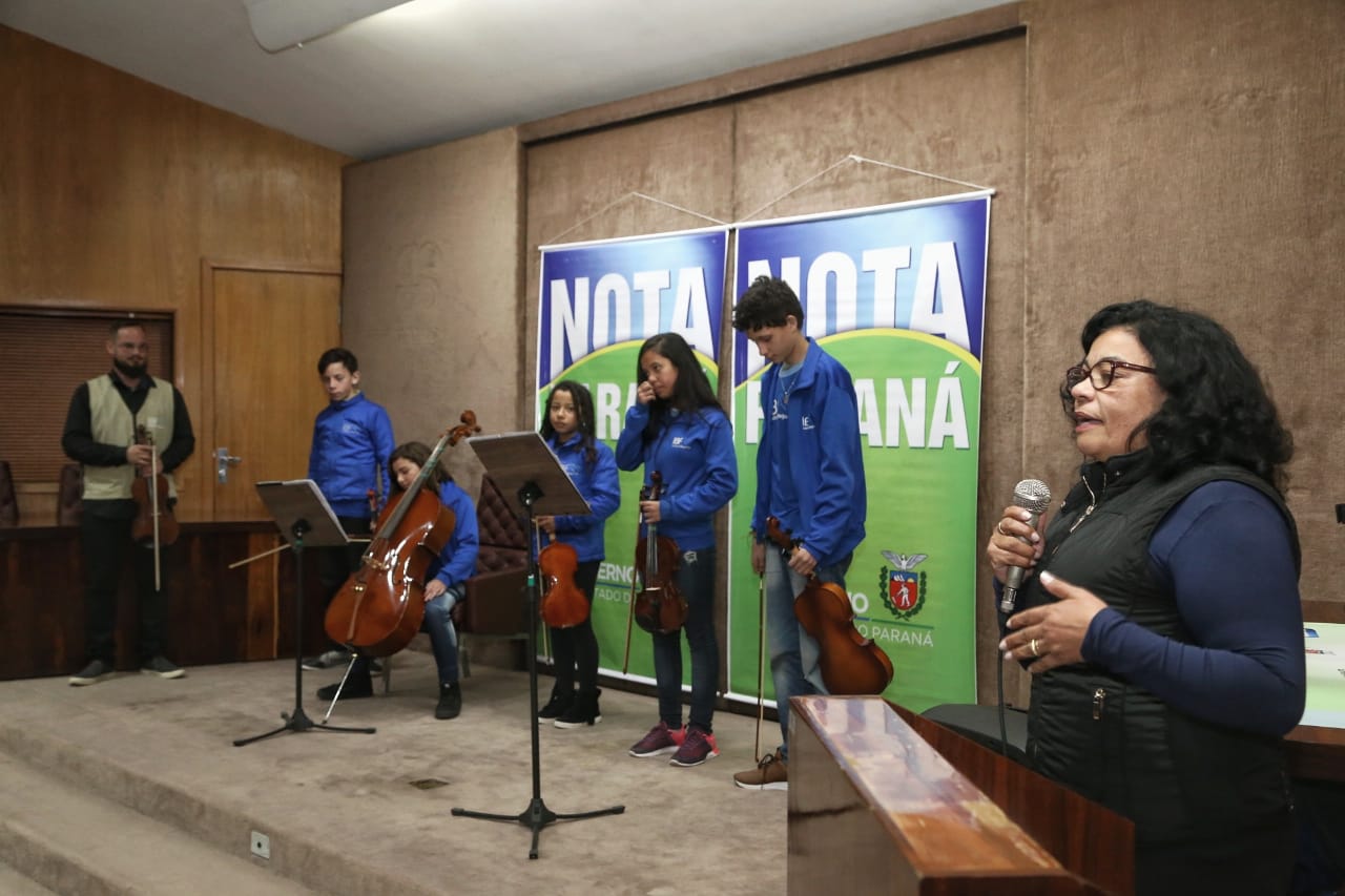 Todas de Curitiba e todas mulheres. São da Capital as três felizes ganhadoras dos prêmios do Nota Paraná deste mês de julho. Os cheques, de R$ 50 mil, R$ 30 mil e R$ 20 mil, foram entregues nesta quinta-feira (18) às três moradoras de Curitiba dos bairros Mossunguê, Hugo Lange e Campo Comprido. Foto: Gilson Abreu/ANPr