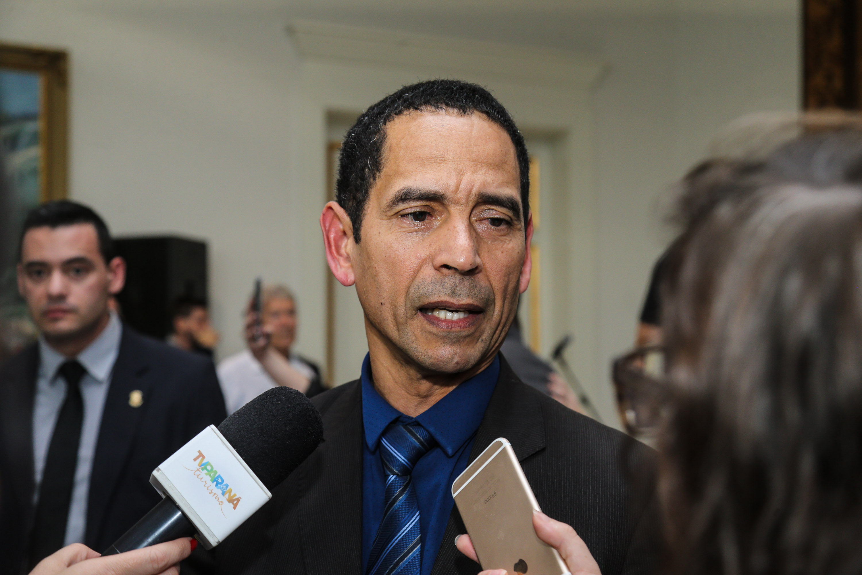 O governador Carlos Massa Ratinho Júnior dá posse a mais de 90 peritos oficiais, no Palácio Iguaçu. Os profissionais integrarão o efetivo da Polícia Científica do Paraná e, após formação, serão distribuídos no Estado, conforme a necessidade. Secretario da Segurança Publica do Paraná, Romulo Marinho Soares. Curitiba, 22/07/2019 -Foto: Geraldo Bubniak/ANPr