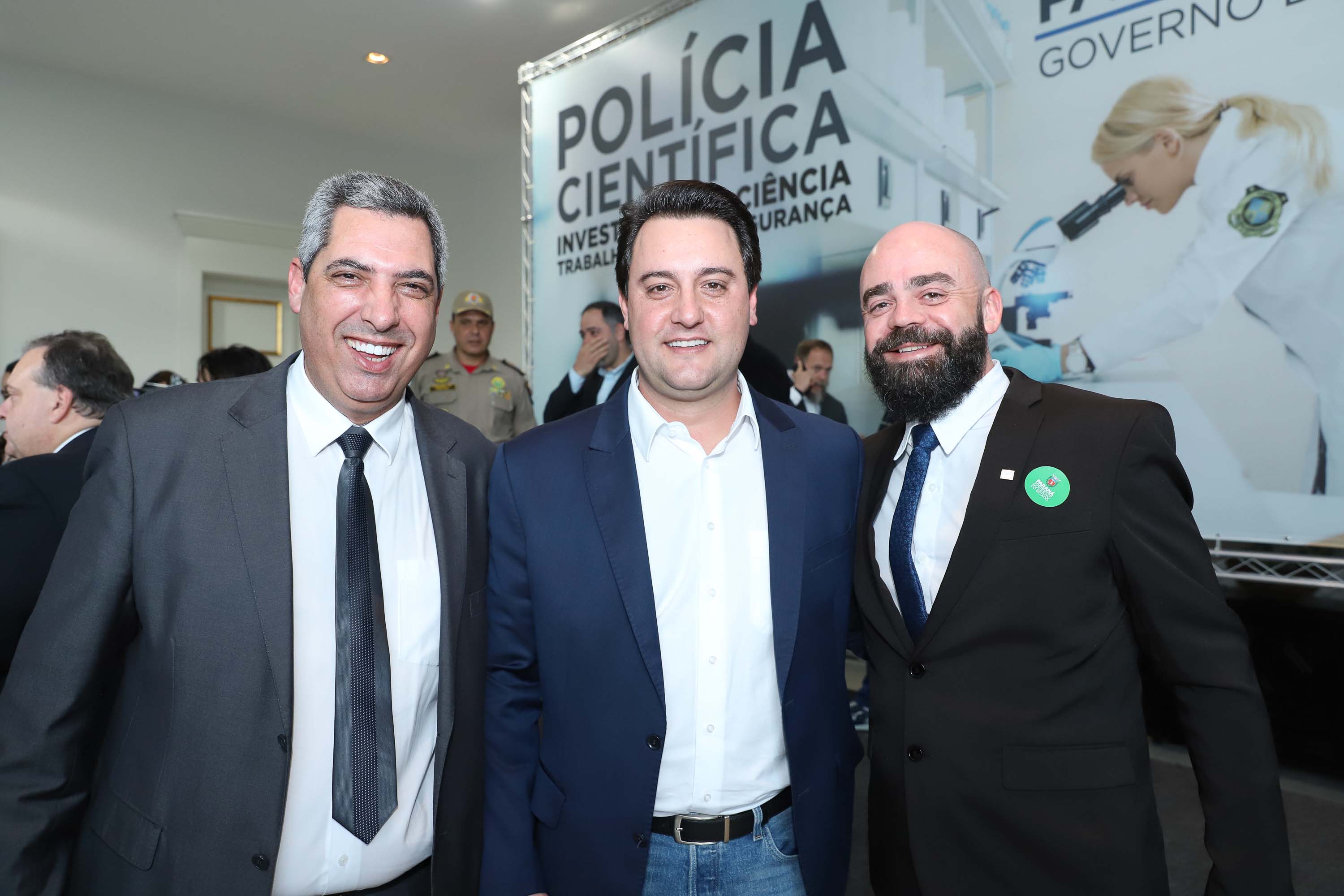 O governador Carlos Massa Ratinho Júnior dá posse a mais de 90 peritos oficiais, no Palácio Iguaçu. Os profissionais integrarão o efetivo da Polícia Científica do Paraná e, após formação, serão distribuídos no Estado, conforme a necessidade. Curitiba, 22/07/2019 -Foto: Rodrigo Felix Leal/ANPr