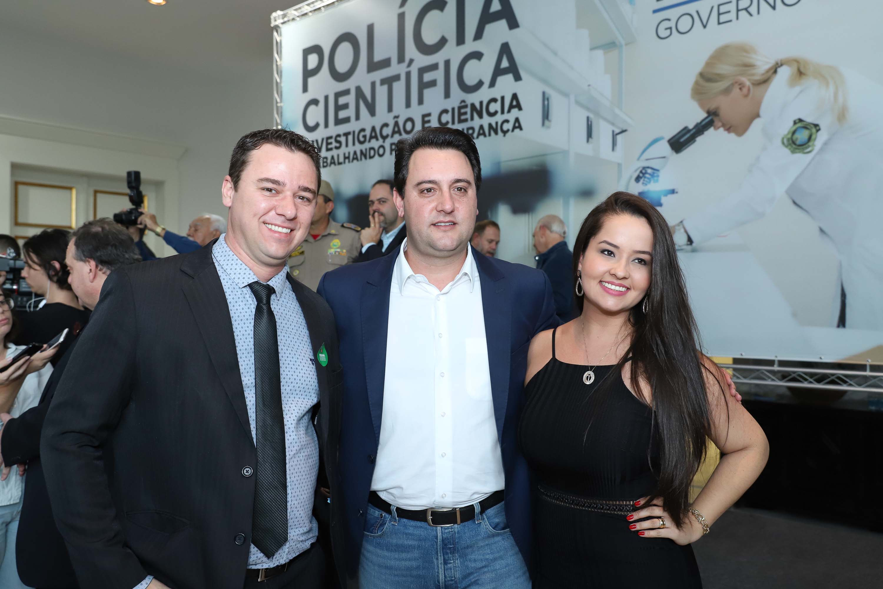 O governador Carlos Massa Ratinho Júnior dá posse a mais de 90 peritos oficiais, no Palácio Iguaçu. Os profissionais integrarão o efetivo da Polícia Científica do Paraná e, após formação, serão distribuídos no Estado, conforme a necessidade. Curitiba, 22/07/2019 -Foto: Rodrigo Felix Leal/ANPr