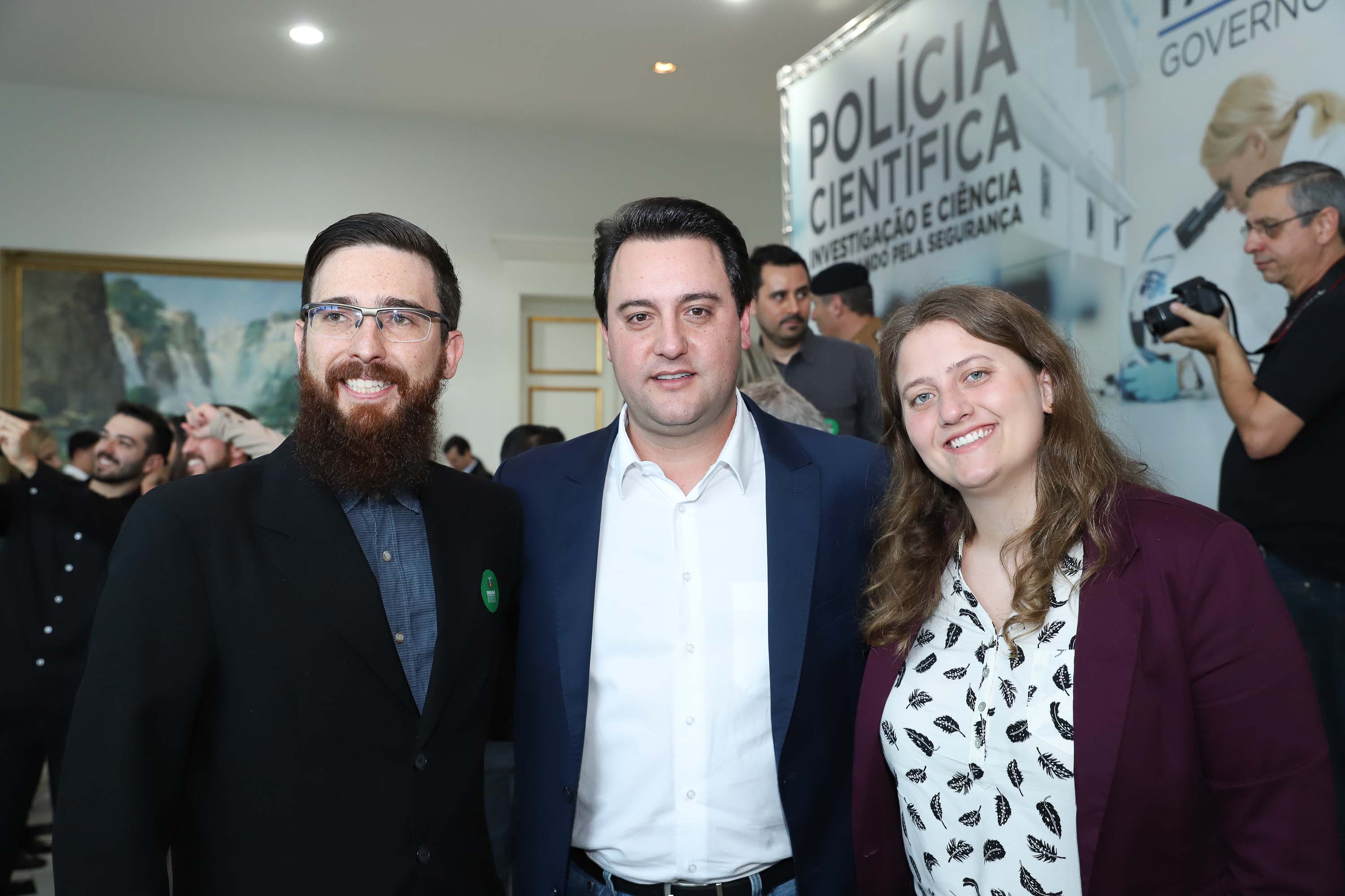 O governador Carlos Massa Ratinho Júnior dá posse a mais de 90 peritos oficiais, no Palácio Iguaçu. Os profissionais integrarão o efetivo da Polícia Científica do Paraná e, após formação, serão distribuídos no Estado, conforme a necessidade. Curitiba, 22/07/2019 -Foto: Rodrigo Felix Leal/ANPr