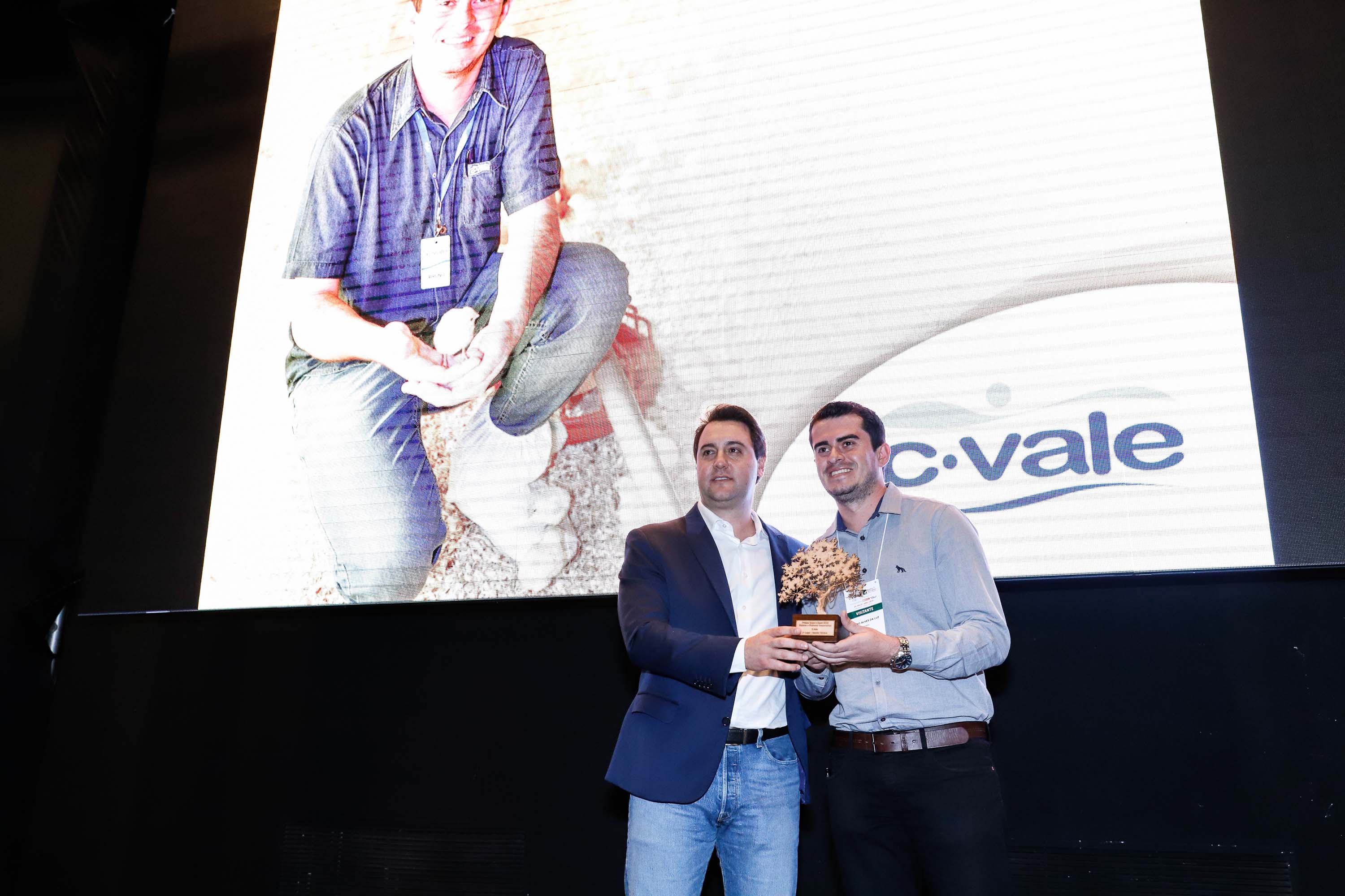 O governador Carlos Massa Ratinho Junior afirmou nesta terça-feira (23), durante a abertura da AveSui Eurotier South America 2019, em Medianeira, que o Estado prepara as bases logísticas para facilitar ainda mais o desenvolvimento do cooperativismo no Paraná, que já é referência para o agronegócio brasileiro