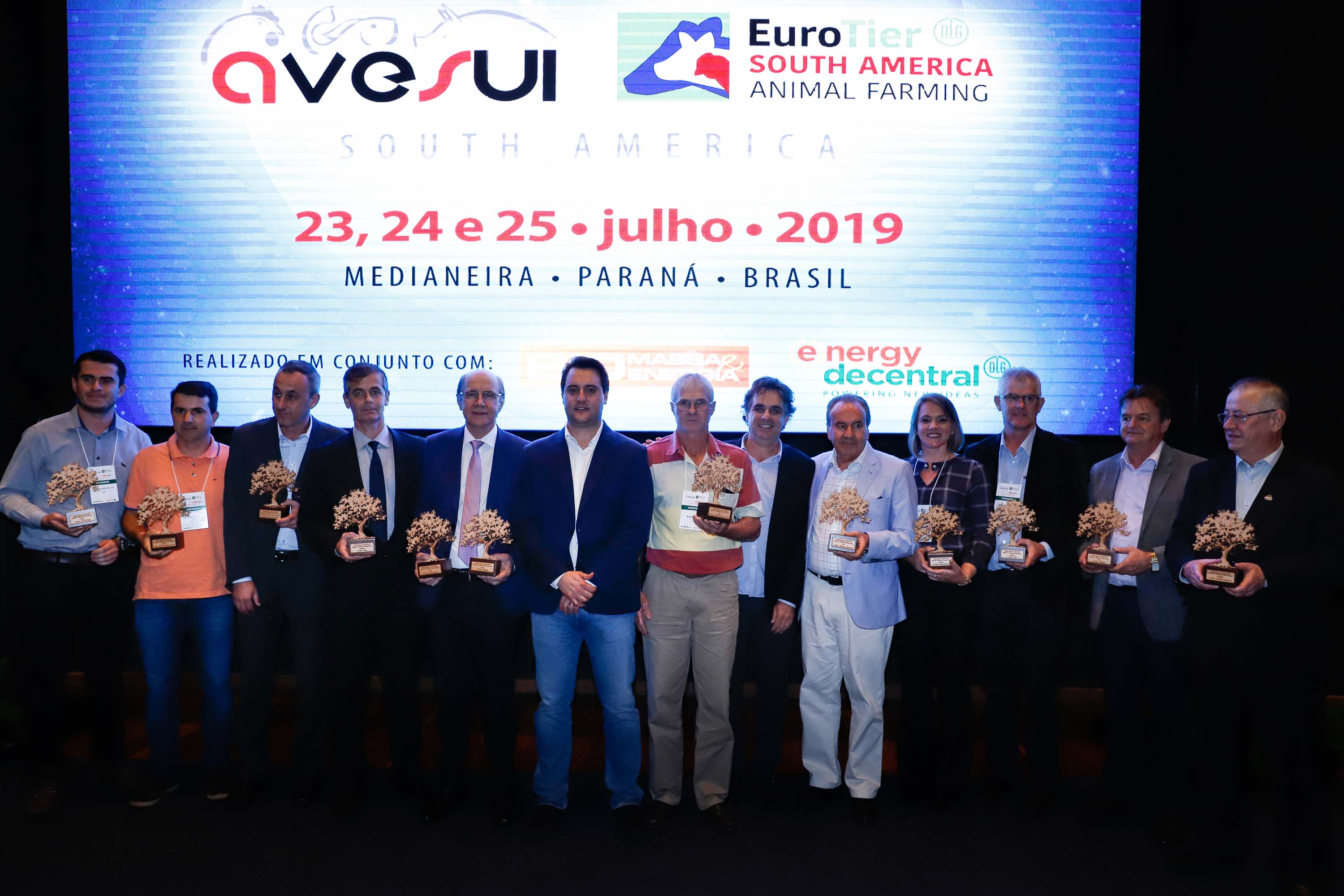 O governador Carlos Massa Ratinho Junior afirmou nesta terça-feira (23), durante a abertura da AveSui Eurotier South America 2019, em Medianeira, que o Estado prepara as bases logísticas para facilitar ainda mais o desenvolvimento do cooperativismo no Paraná, que já é referência para o agronegócio brasileiro