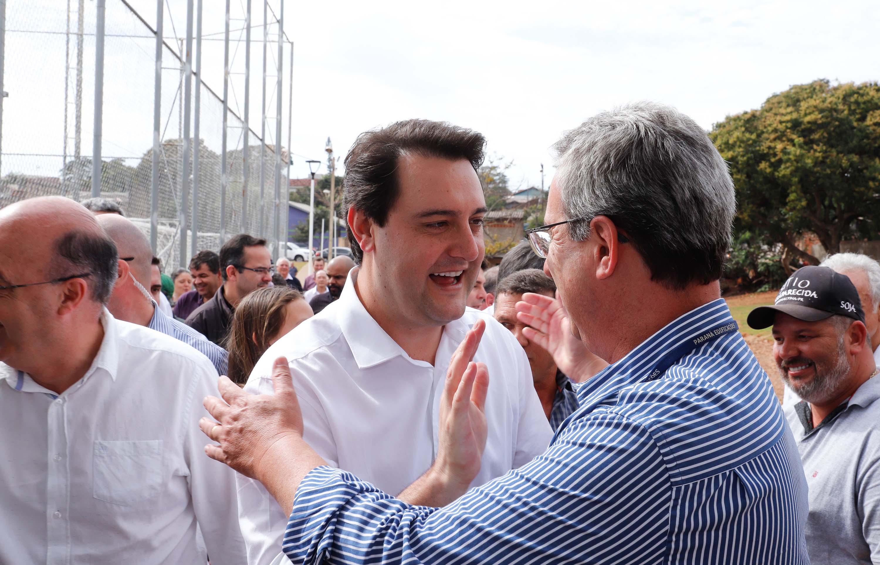 O governador Carlos Massa Ratinho Junior e o prefeito Miguel Amaral inauguraram mais uma unidade do projeto Meu Campinho
