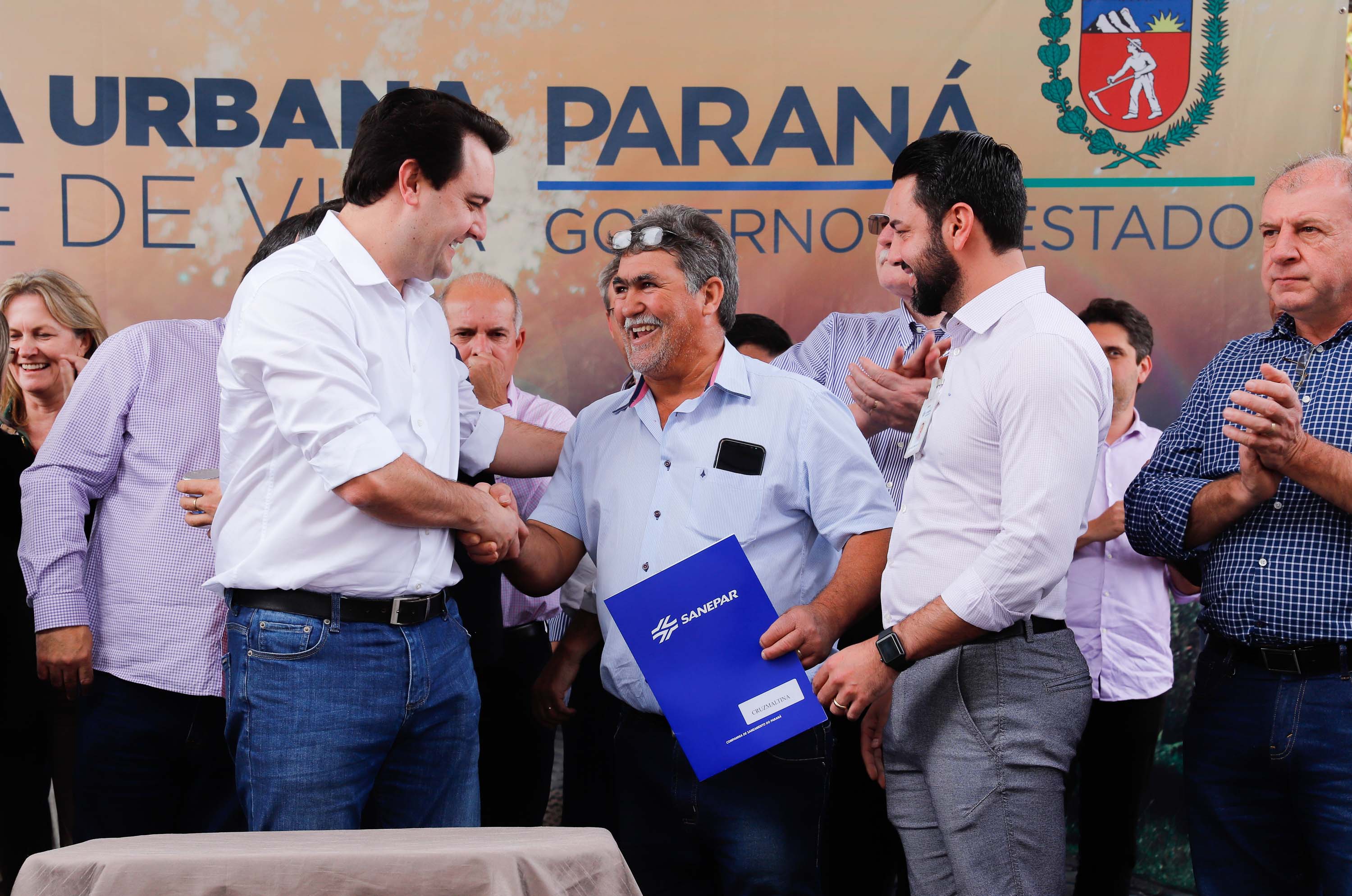 O governador Carlos Massa Ratinho Junior e o prefeito Miguel Amaral inauguraram mais uma unidade do projeto Meu Campinho