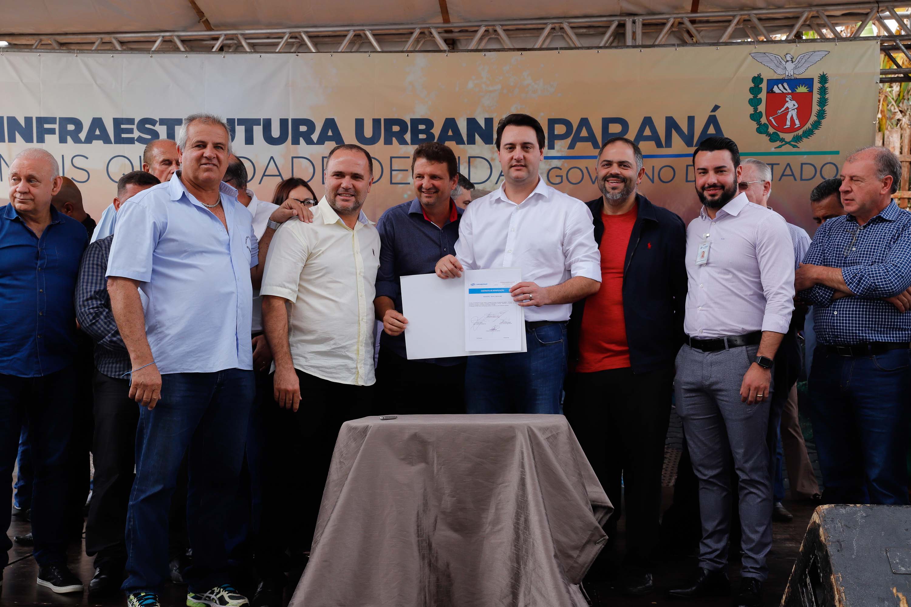 O governador Carlos Massa Ratinho Junior e o prefeito Miguel Amaral inauguraram mais uma unidade do projeto Meu Campinho
