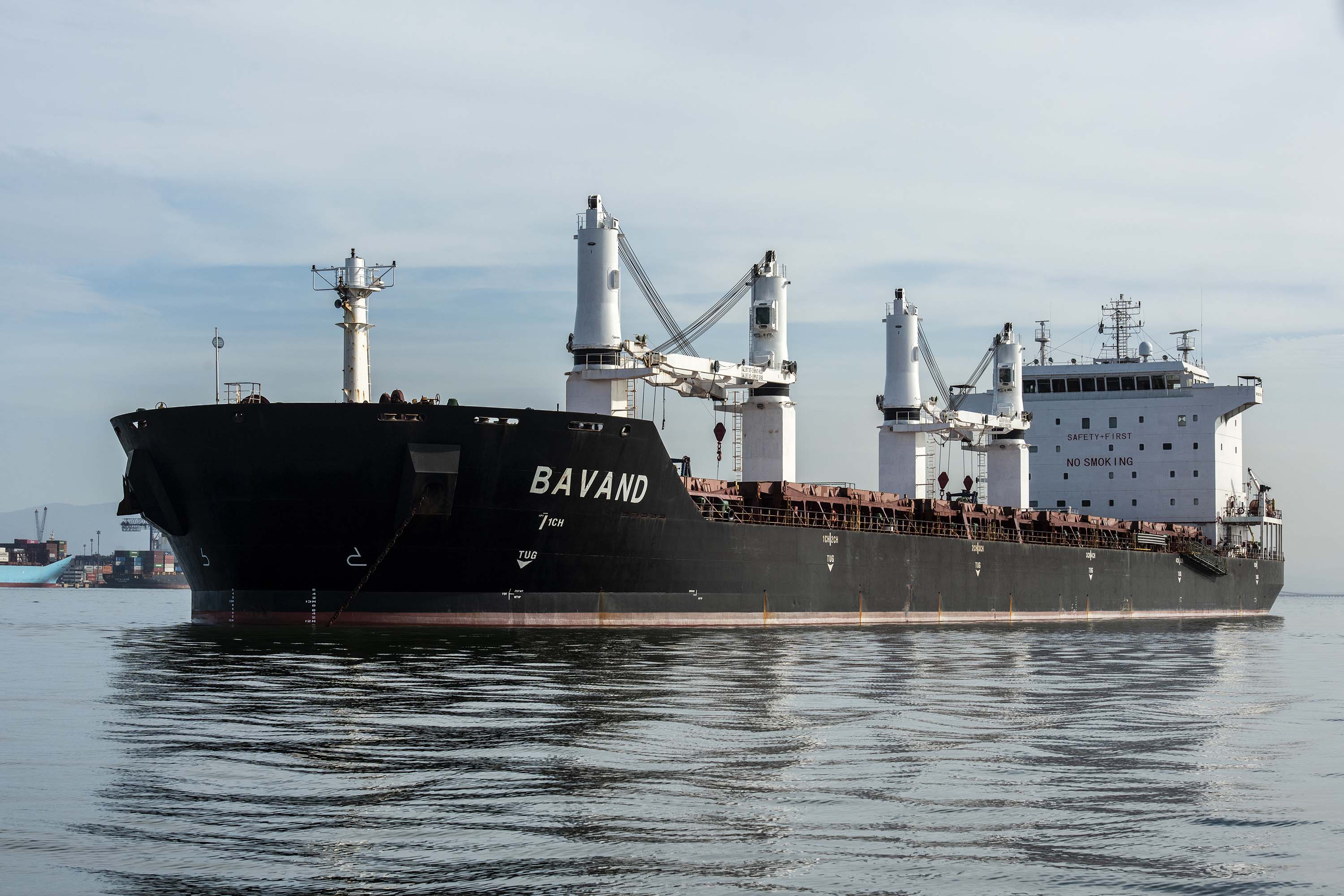 Os dois navios de bandeira iraniana, que aguardam abastecimento na área do Porto de Paranaguá, estão prestes a zarpar. A questão, que estava sendo resolvida na Justiça desde o início de junho, chega ao desfecho neste final de semana. Foto: Claudio Neves/Portos do Paraná