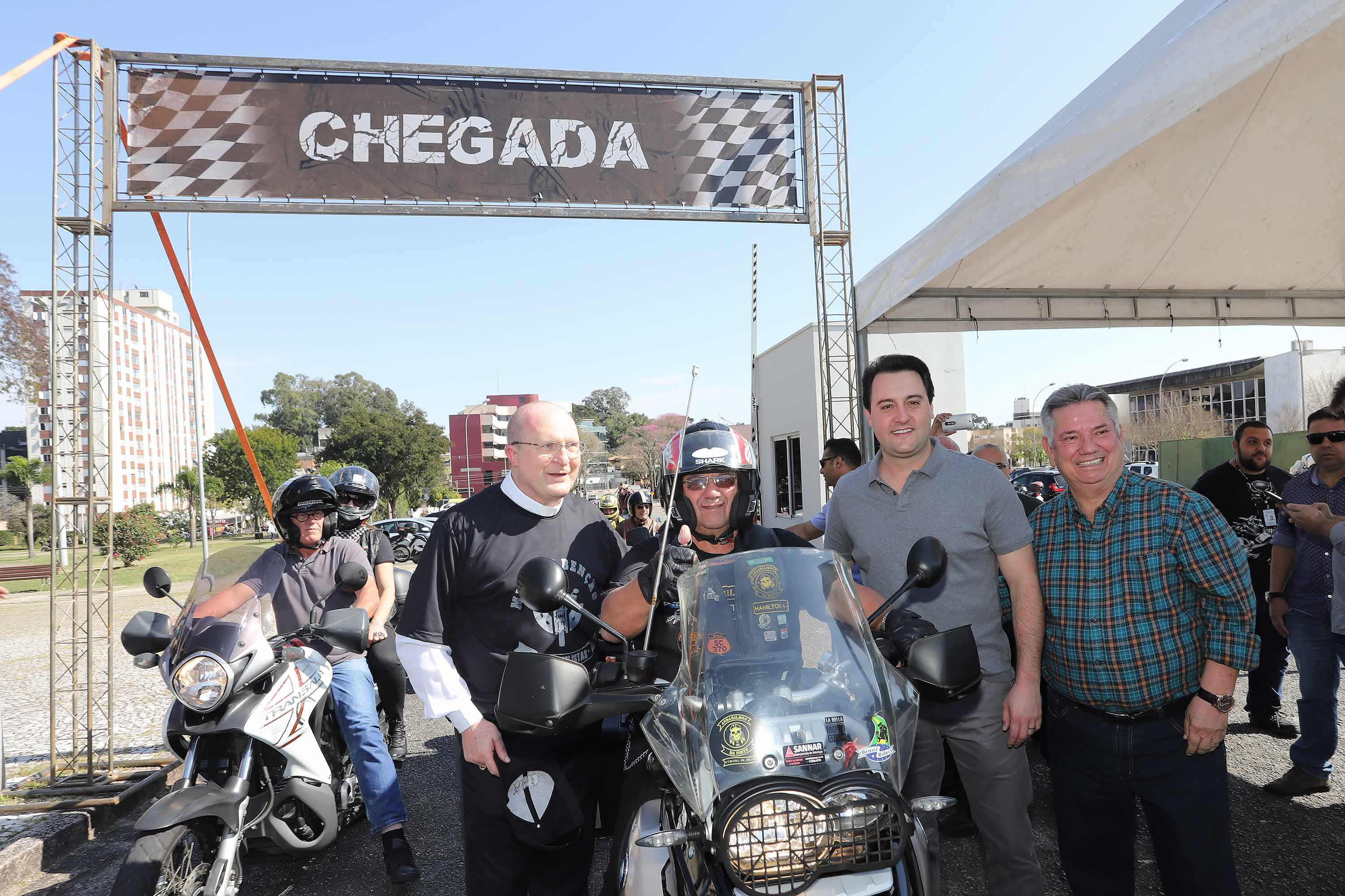 O governador Carlos Massa Ratinho Junior participou e deu as boas-vindas aos motoqueiros, presentes na benção em comemoração ao seu dia. Curitiba, 17-07-19.Foto: Arnaldo Alves / ANPr.