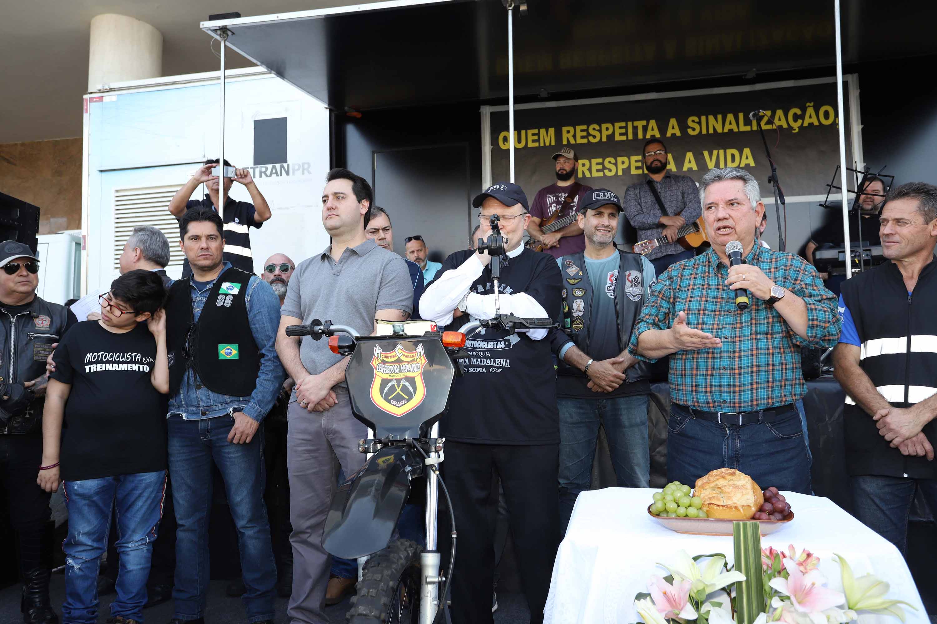 O governador Carlos Massa Ratinho Junior participou e deu as boas-vindas aos motoqueiros, presentes na benção em comemoração ao seu dia. Curitiba, 17-07-19.Foto: Arnaldo Alves / ANPr.