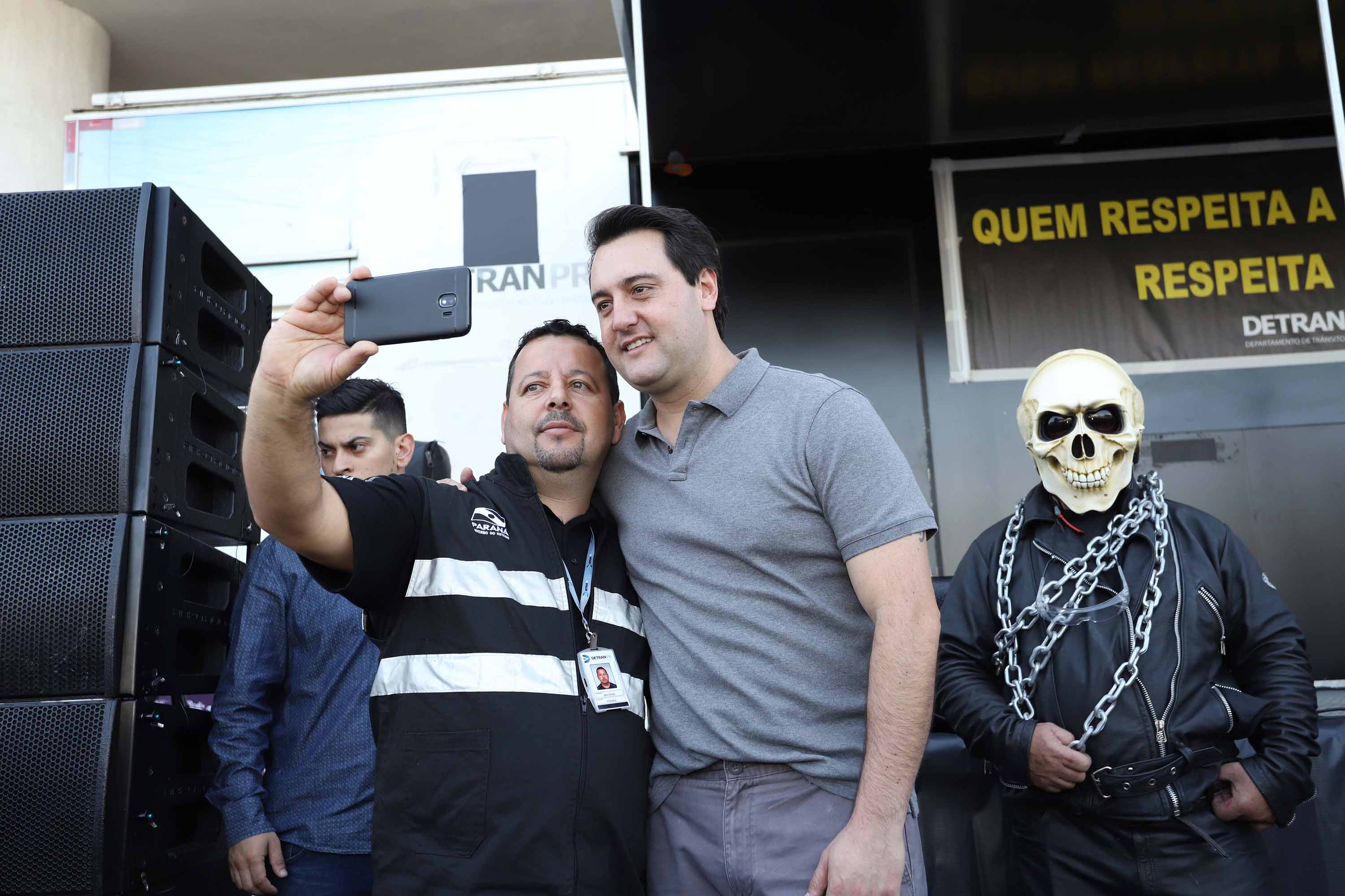 O governador Carlos Massa Ratinho Junior participou e deu as boas-vindas aos motoqueiros, presentes na benção em comemoração ao seu dia. Curitiba, 17-07-19.Foto: Arnaldo Alves / ANPr.