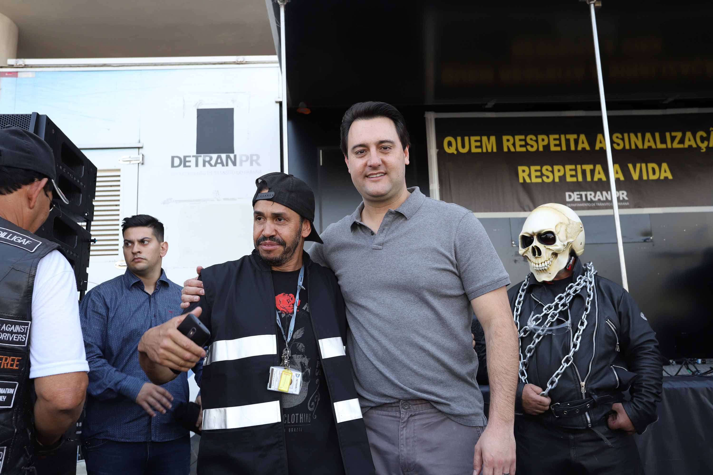 O governador Carlos Massa Ratinho Junior participou e deu as boas-vindas aos motoqueiros, presentes na benção em comemoração ao seu dia. Curitiba, 17-07-19.Foto: Arnaldo Alves / ANPr.