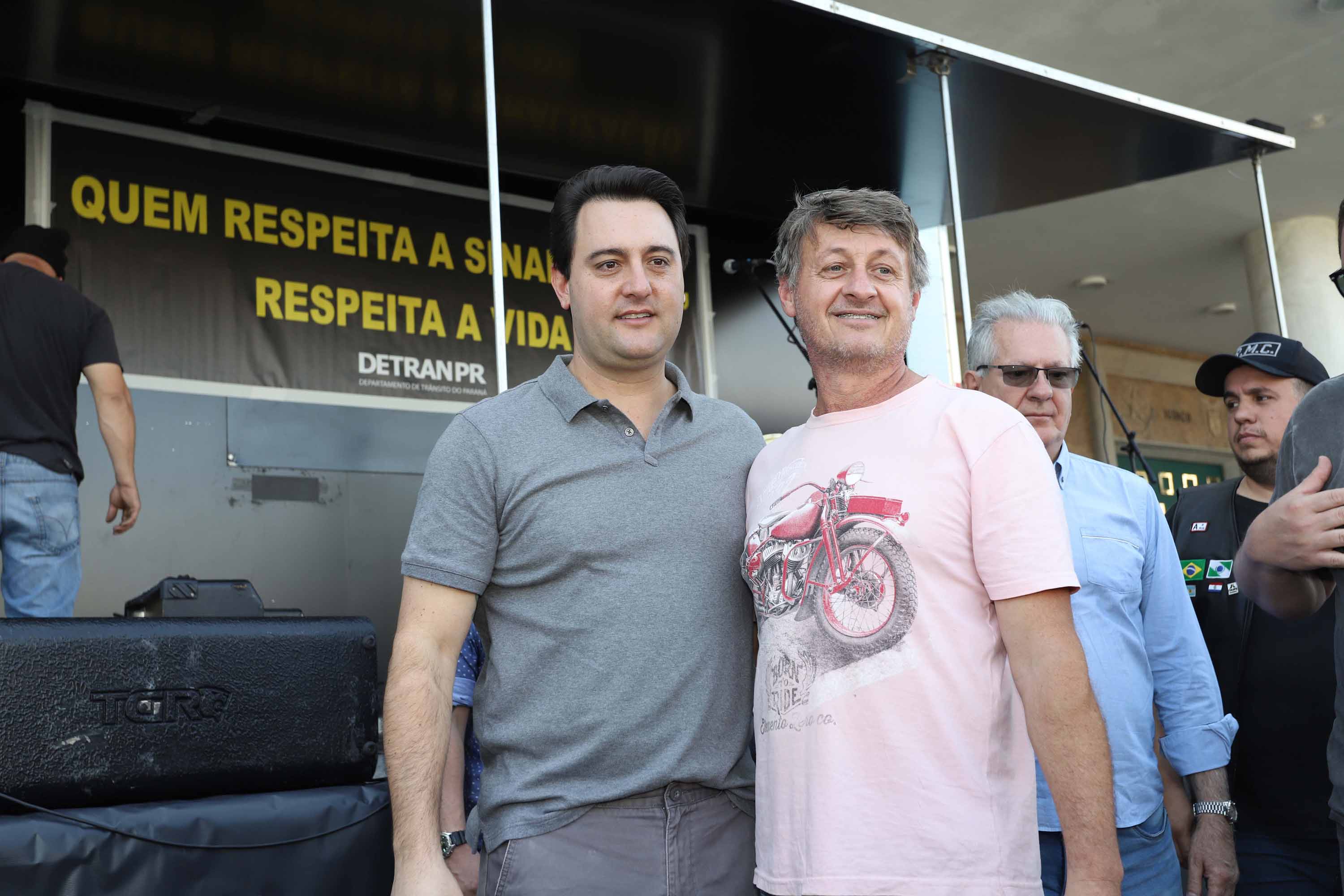 O governador Carlos Massa Ratinho Junior participou e deu as boas-vindas aos motoqueiros, presentes na benção em comemoração ao seu dia. Curitiba, 17-07-19.Foto: Arnaldo Alves / ANPr.