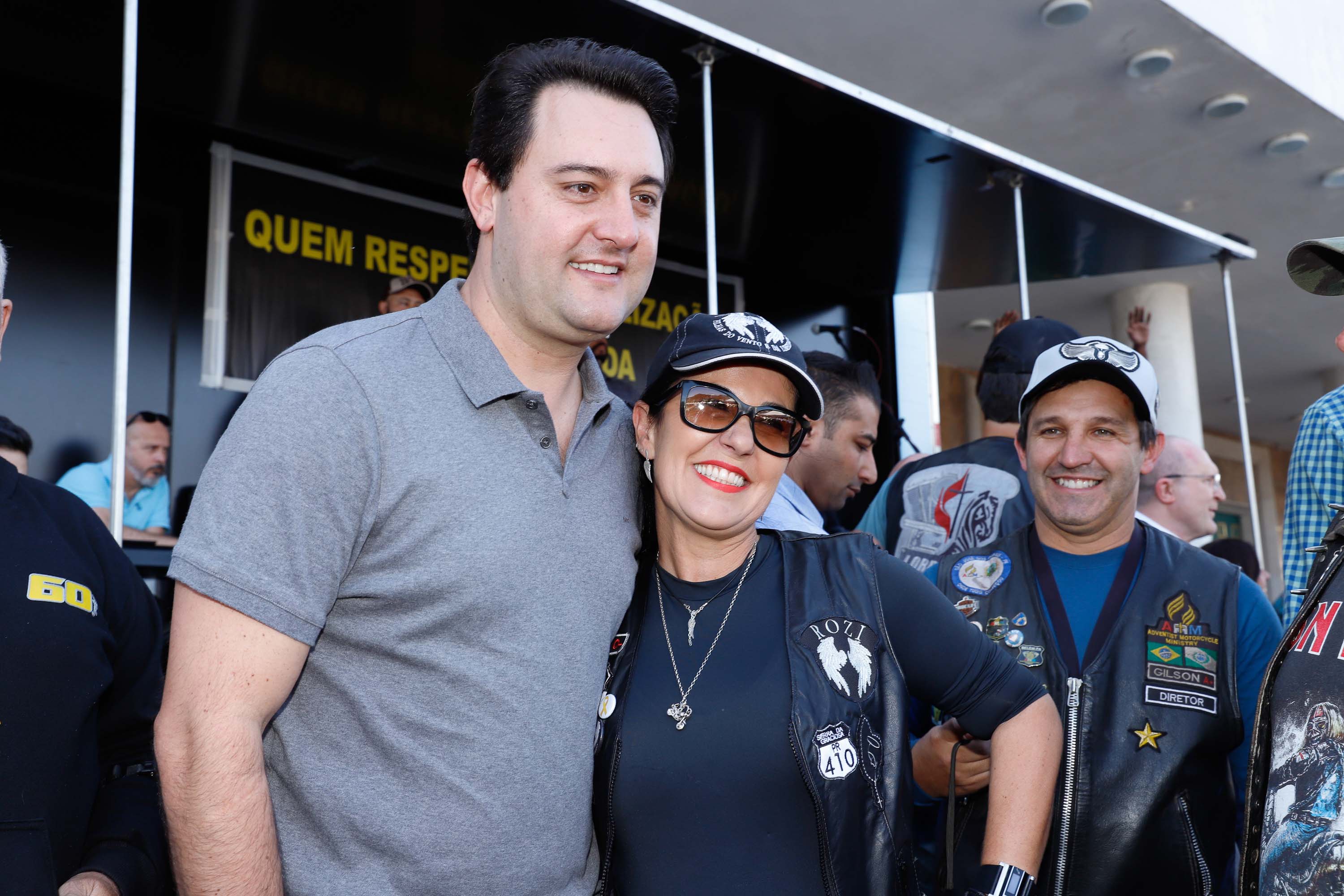 O governador Carlos Massa Ratinho Junior disse neste sábado (27) que o Governo do Paraná prepara, em parceria com motociclistas, uma agenda turística robusta para integrar ainda mais os clubes e potencializar as viagens ao encontro das belezas naturais do Estado. Ele participou das comemorações da 1ª Moto União, no Palácio Iguaçu, evento idealizado pelo Departamento de Trânsito do Paraná (Detran-PR) que passa a fazer parte do calendário estadual em razão do Dia do Motociclista.