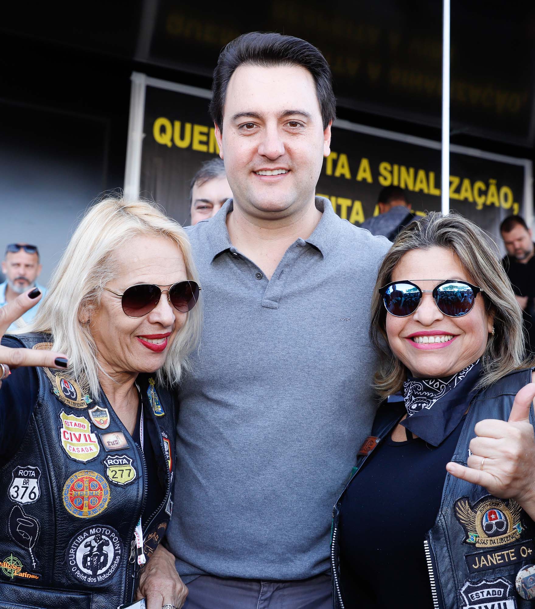 O governador Carlos Massa Ratinho Junior disse neste sábado (27) que o Governo do Paraná prepara, em parceria com motociclistas, uma agenda turística robusta para integrar ainda mais os clubes e potencializar as viagens ao encontro das belezas naturais do Estado. Ele participou das comemorações da 1ª Moto União, no Palácio Iguaçu, evento idealizado pelo Departamento de Trânsito do Paraná (Detran-PR) que passa a fazer parte do calendário estadual em razão do Dia do Motociclista.