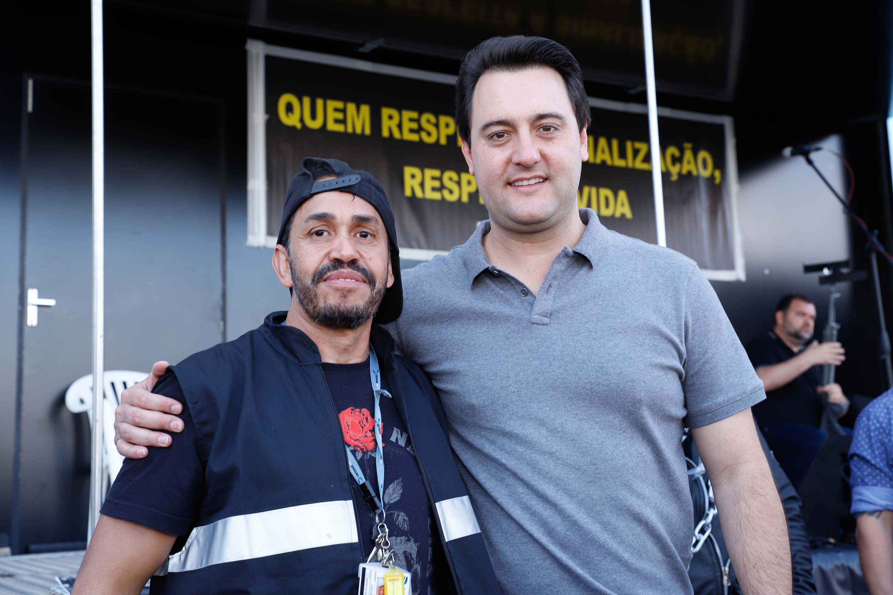 O governador Carlos Massa Ratinho Junior disse neste sábado (27) que o Governo do Paraná prepara, em parceria com motociclistas, uma agenda turística robusta para integrar ainda mais os clubes e potencializar as viagens ao encontro das belezas naturais do Estado. Ele participou das comemorações da 1ª Moto União, no Palácio Iguaçu, evento idealizado pelo Departamento de Trânsito do Paraná (Detran-PR) que passa a fazer parte do calendário estadual em razão do Dia do Motociclista.