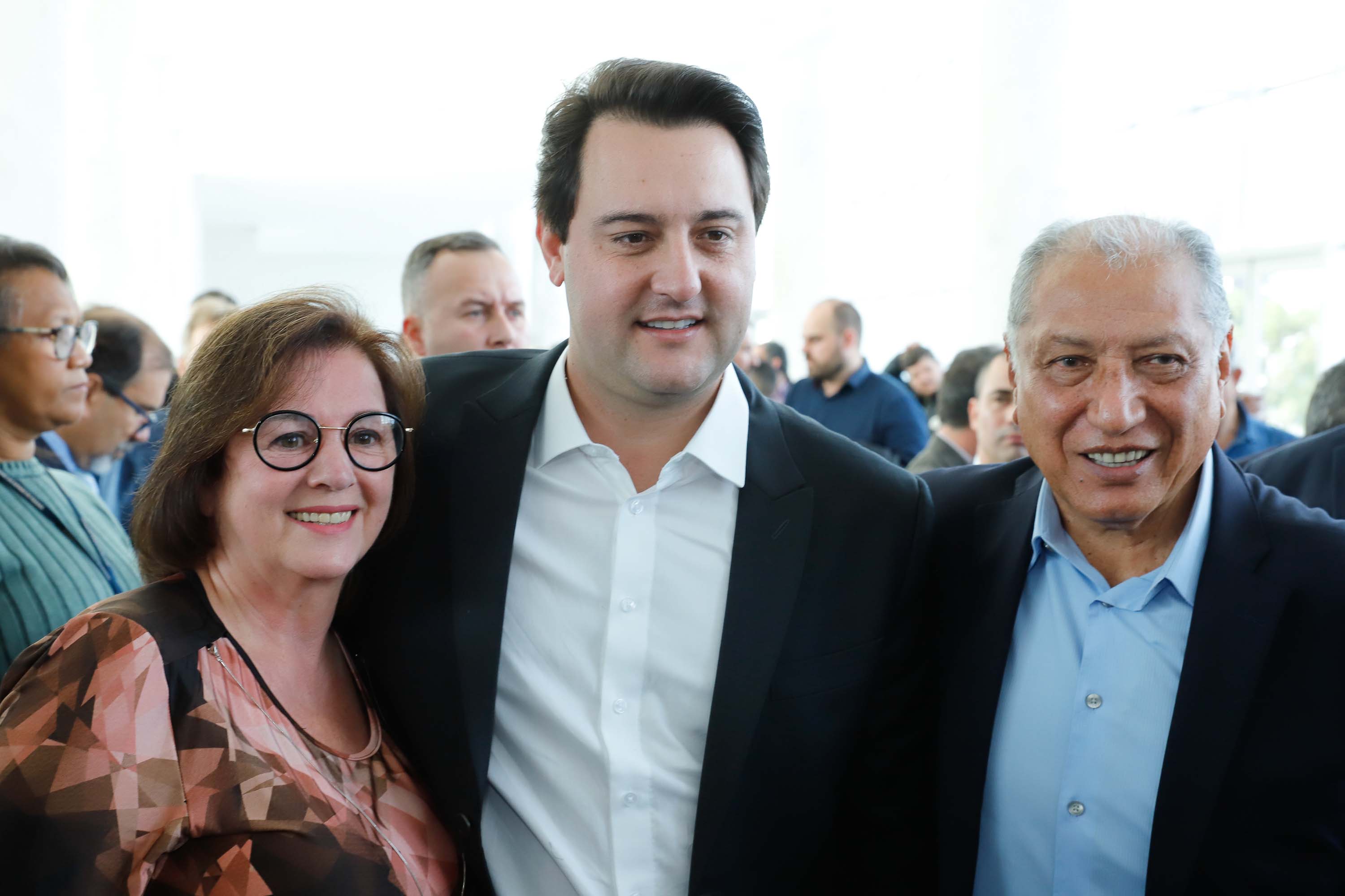 O governador Carlos Massa Ratinho Junior assinou nesta quarta-feira (31), no Palácio Iguaçu, um convênio com o Governo Federal que permitiu o repasse de R$ 102 milhões para o Consórcio Paraná Saúde, que, em parceria com 398 municípios, compra e faz a administração de medicamentos para atender a população pelo Sistema Único de Saúde (SUS).