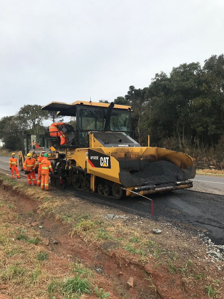 O Departamento de Estradas de Rodagem (DER-PR) finalizou na sexta-feira os trabalhos de recuperação de um trecho de 63 quilômetros da PR-280, entre Palmas e o acesso à BR-153, no município de General Carneiro, no Sul do Estado. A rodovia recebeu investimentos de R$ 882 mil de recursos próprios do GovernFoto:DER