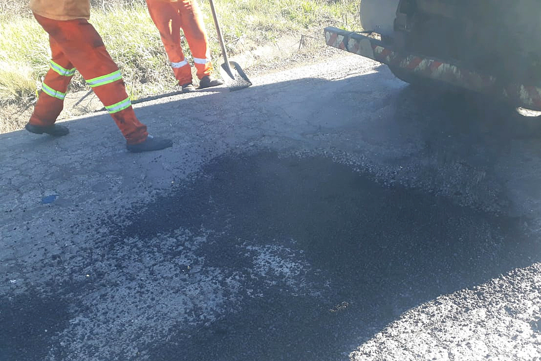 O Departamento de Estradas de Rodagem (DER-PR) finalizou na sexta-feira os trabalhos de recuperação de um trecho de 63 quilômetros da PR-280, entre Palmas e o acesso à BR-153, no município de General Carneiro, no Sul do Estado. A rodovia recebeu investimentos de R$ 882 mil de recursos próprios do GovernFoto:DER