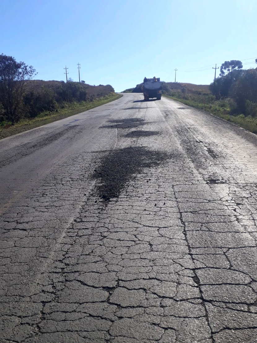 O Departamento de Estradas de Rodagem (DER-PR) finalizou na sexta-feira os trabalhos de recuperação de um trecho de 63 quilômetros da PR-280, entre Palmas e o acesso à BR-153, no município de General Carneiro, no Sul do Estado. A rodovia recebeu investimentos de R$ 882 mil de recursos próprios do GovernFoto:DER