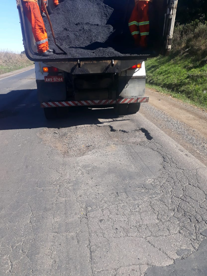 O Departamento de Estradas de Rodagem (DER-PR) finalizou na sexta-feira os trabalhos de recuperação de um trecho de 63 quilômetros da PR-280, entre Palmas e o acesso à BR-153, no município de General Carneiro, no Sul do Estado. A rodovia recebeu investimentos de R$ 882 mil de recursos próprios do GovernFoto:DER