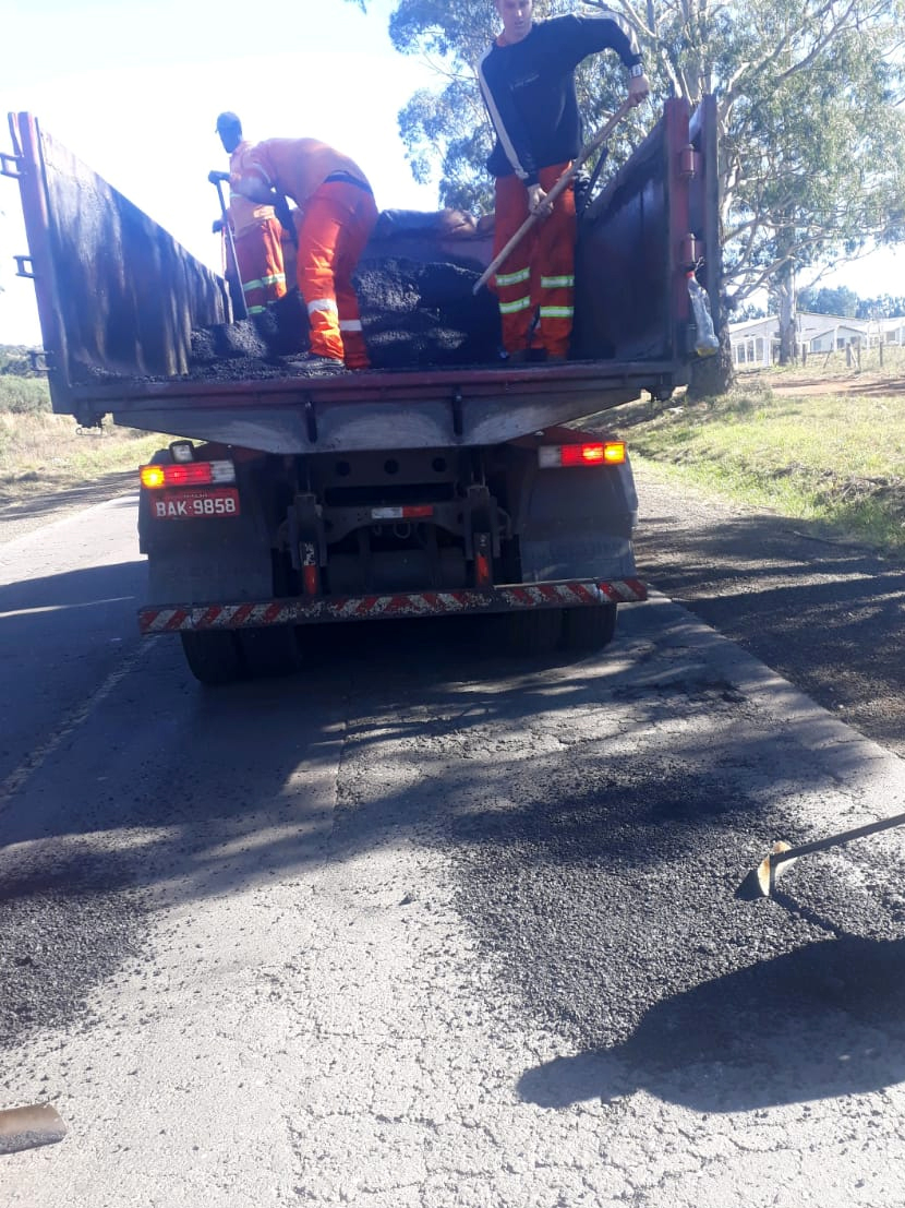 O Departamento de Estradas de Rodagem (DER-PR) finalizou na sexta-feira os trabalhos de recuperação de um trecho de 63 quilômetros da PR-280, entre Palmas e o acesso à BR-153, no município de General Carneiro, no Sul do Estado. A rodovia recebeu investimentos de R$ 882 mil de recursos próprios do GovernFoto:DER