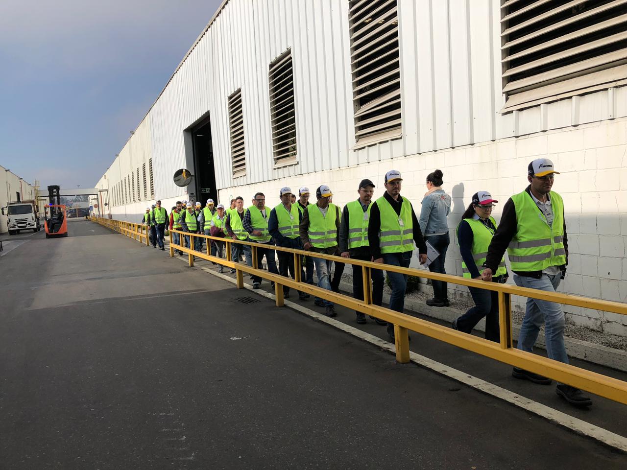 Na quarta-feira (7), começou a série de visitas técnicas na fábrica da New Holland e capacitação dos novos técnicos do Instituto Paranaense de Assistência Técnica e Extensão Rural (Emater), com palestrantes da Embrapa, Emater e Secretaria de Estado da Agricultura e do Abastecimento.